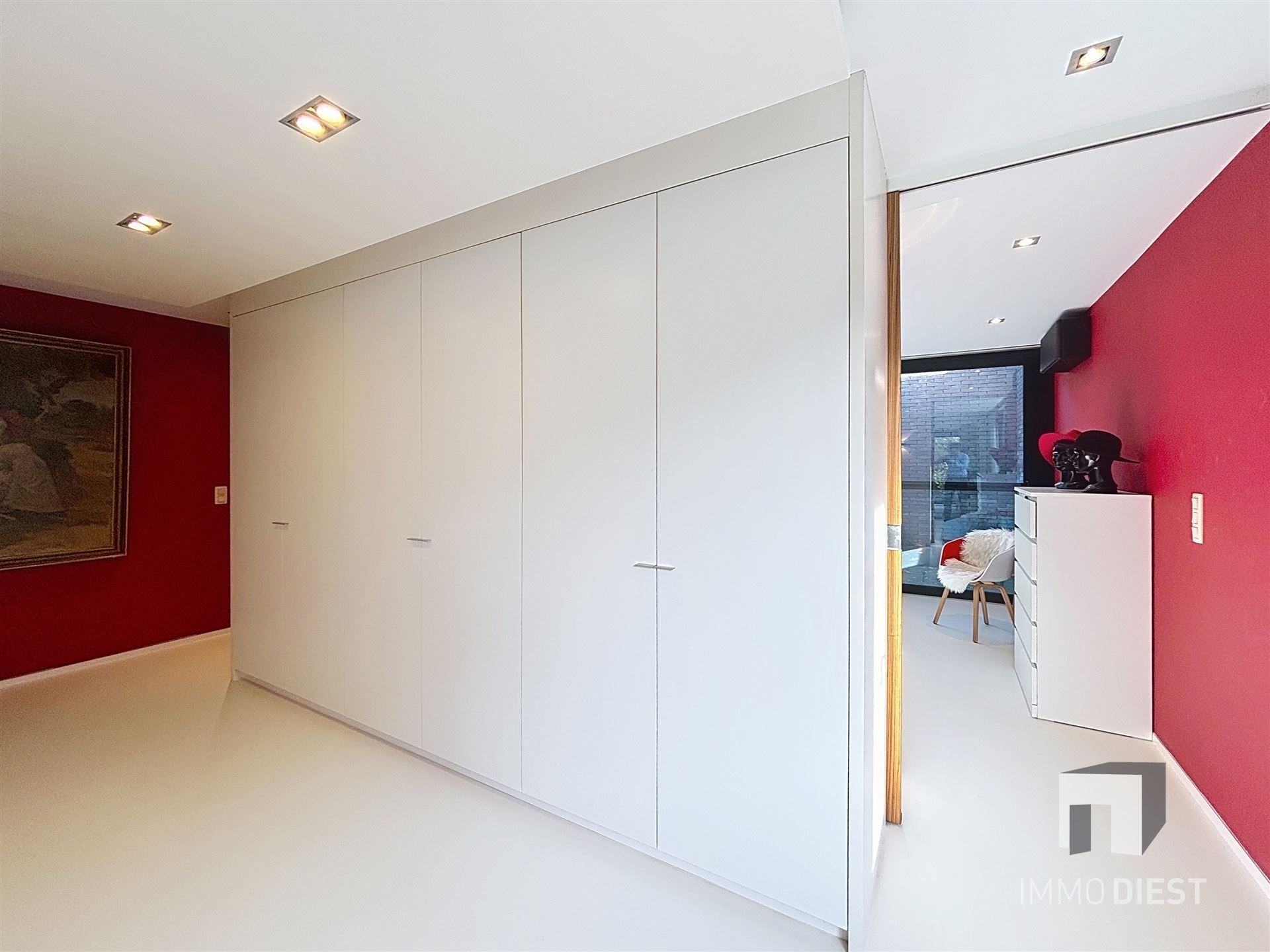 Moderne en strakke villa met veel lichtinval foto 21