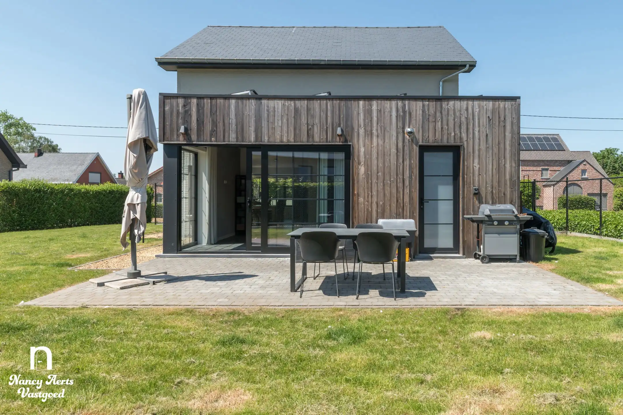 Lichtrijke en perfect afgewerkte woning op royaal perceel foto 5