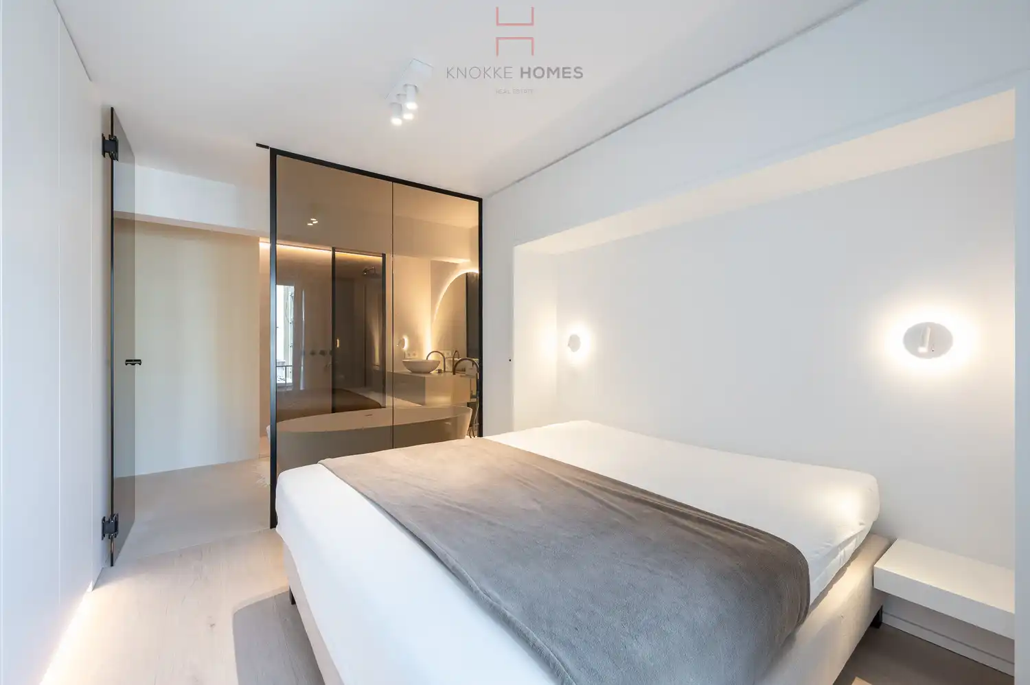 Subliem gerenoveerd appartement met zijdelings zeezicht. foto 7