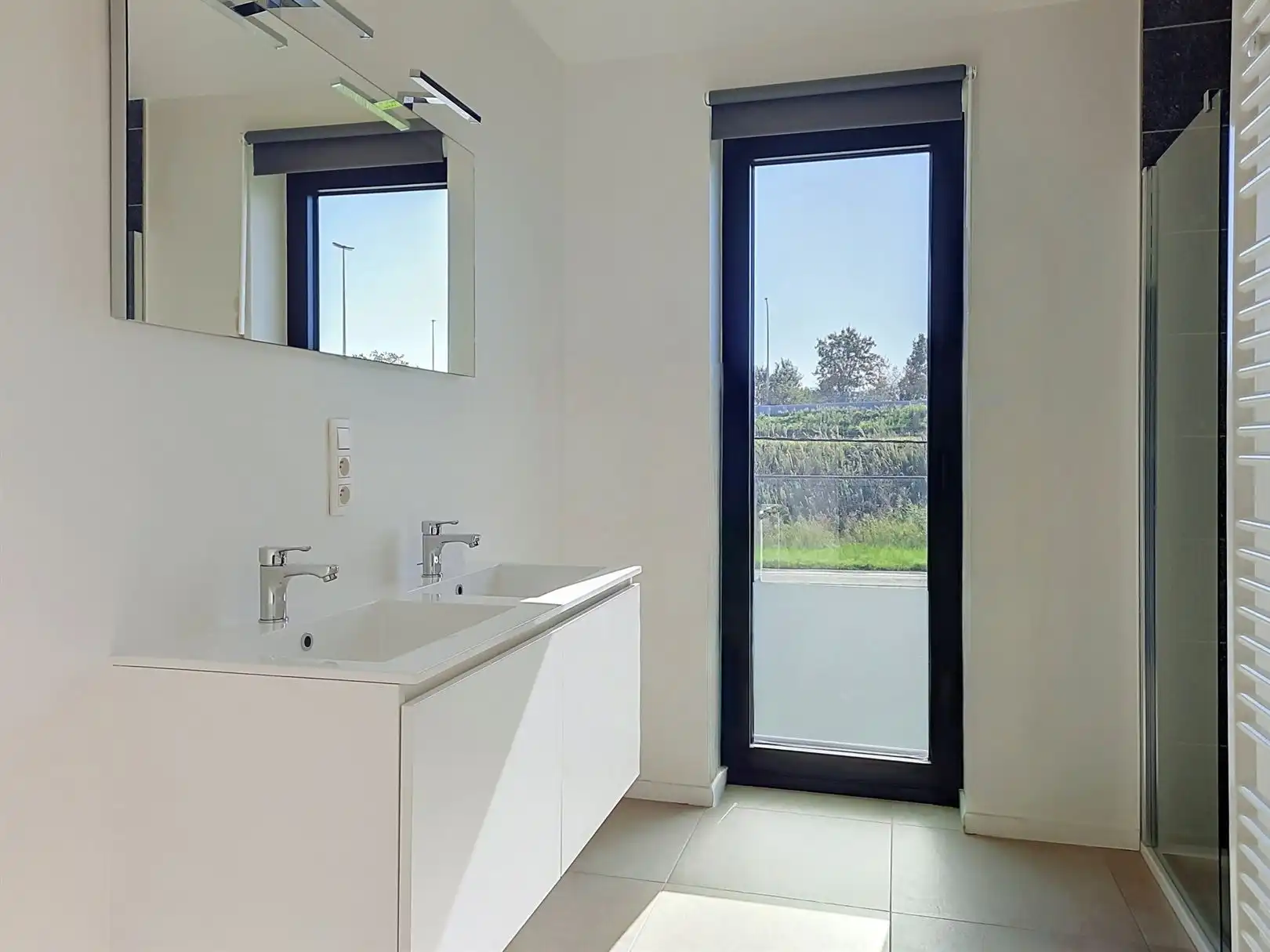 Luxueuze nieuwbouw villa met grote tuin, 2 autostaanplaatsen en 12 zonnepanelen foto 15