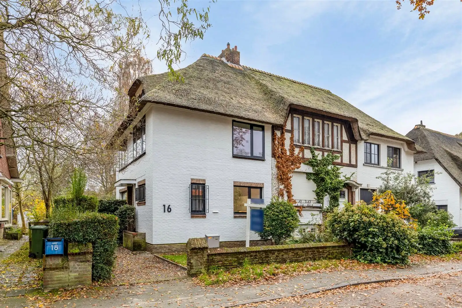 ELSDONK: Rustige, praktische woning met een uitgesproken familiaal karakter. foto {{pictureIndex}}