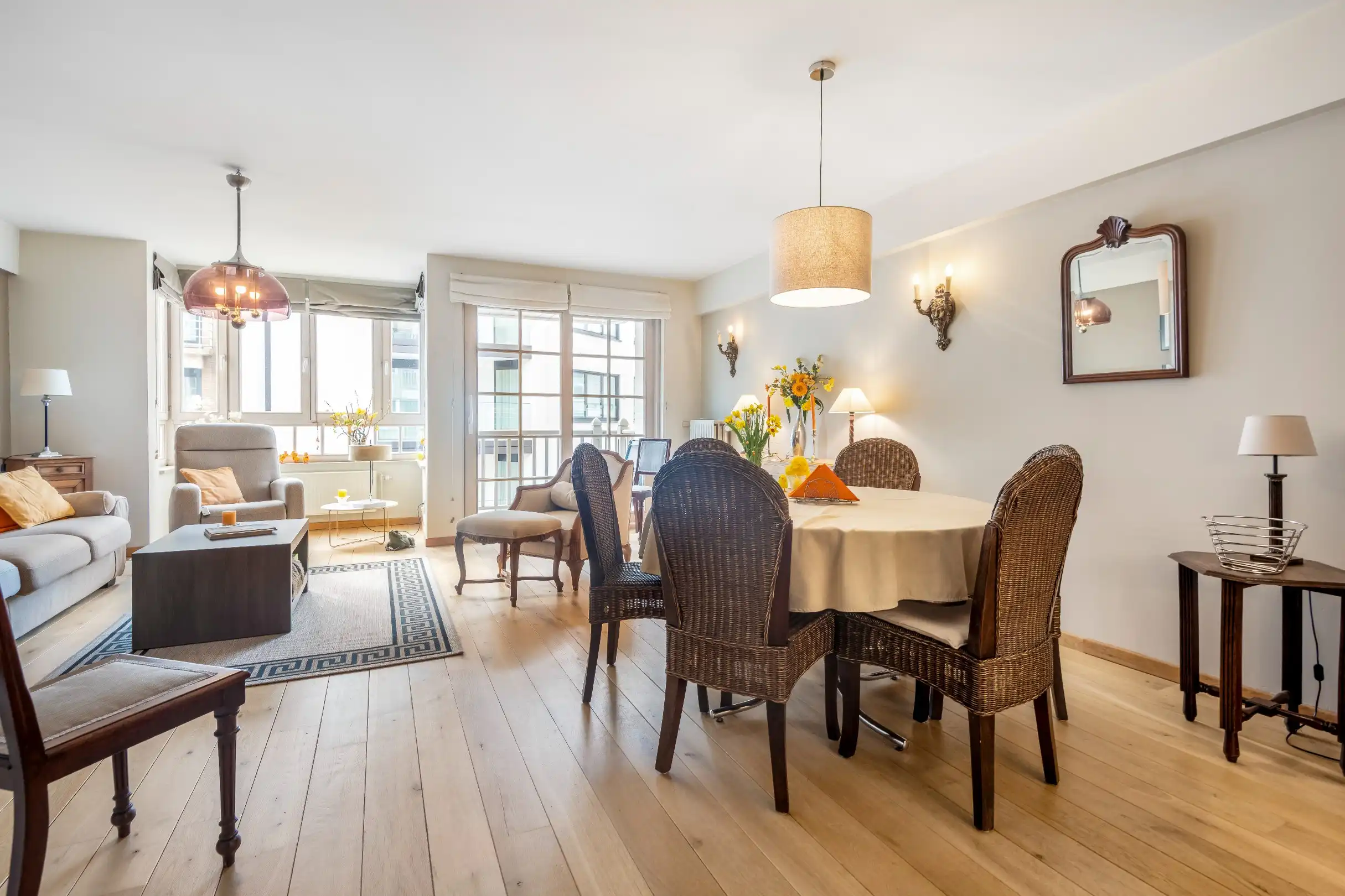 Verzorgd, zuidgericht  gemeubeld appartement gelegen vlakbij de Lippenslaan en de Dumortierlaan foto 4