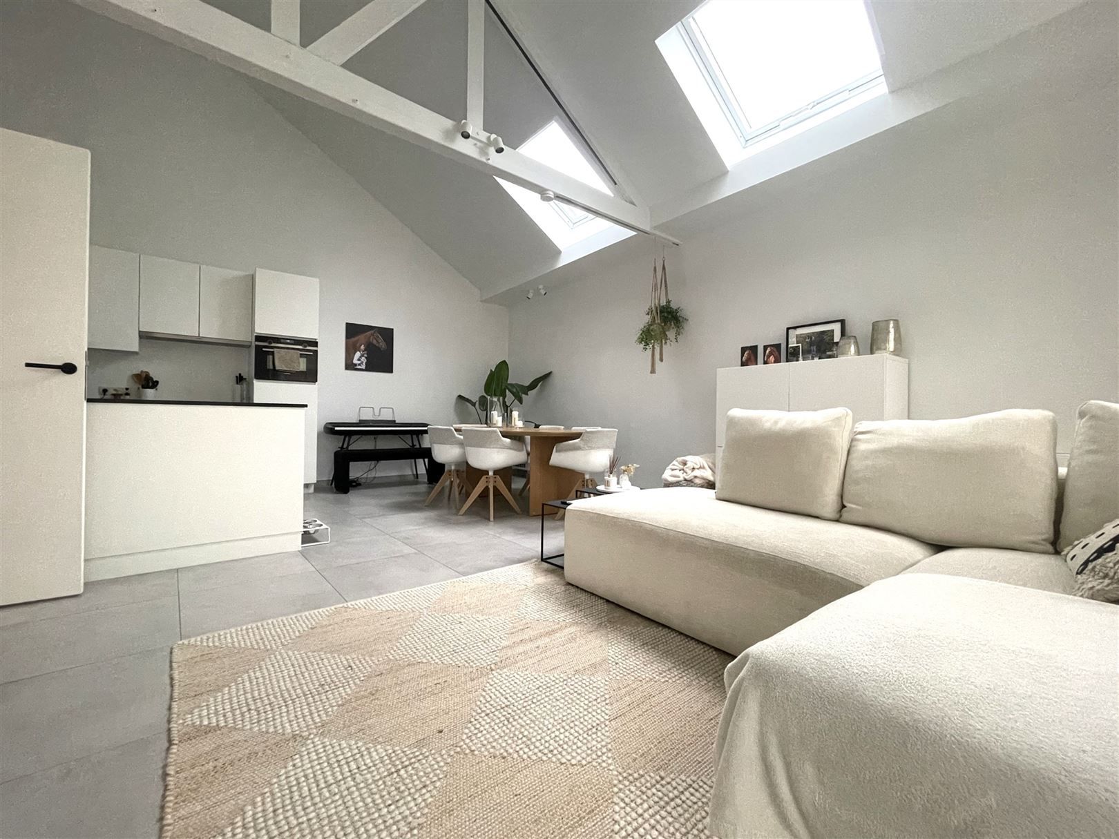Prachtig gelijkvloers appartement met koertje en garage foto 3