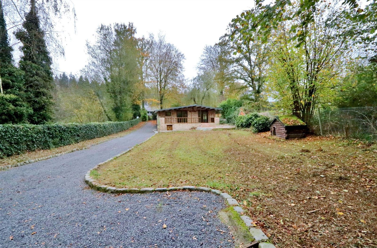 Volledig gerenoveerde bungalow met 2 slpks, garage en tuin foto 18