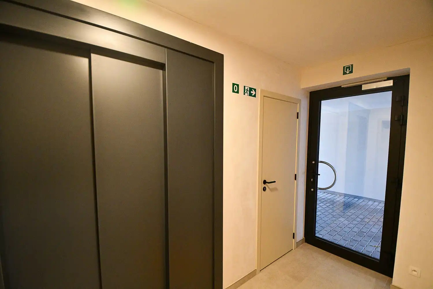 Ruim doorzonappartement nabij het centrum foto 19