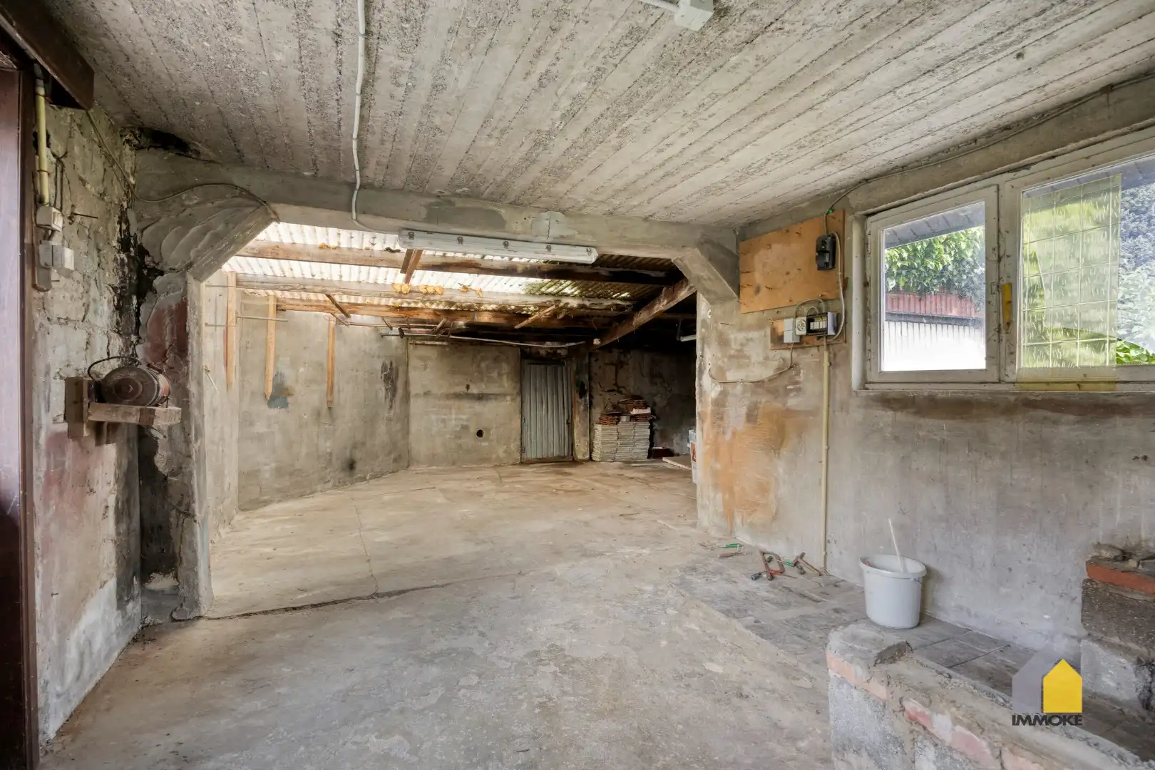 Te renoveren woning met 3 slpks op een perceel van 6 a 44 ca. foto 28