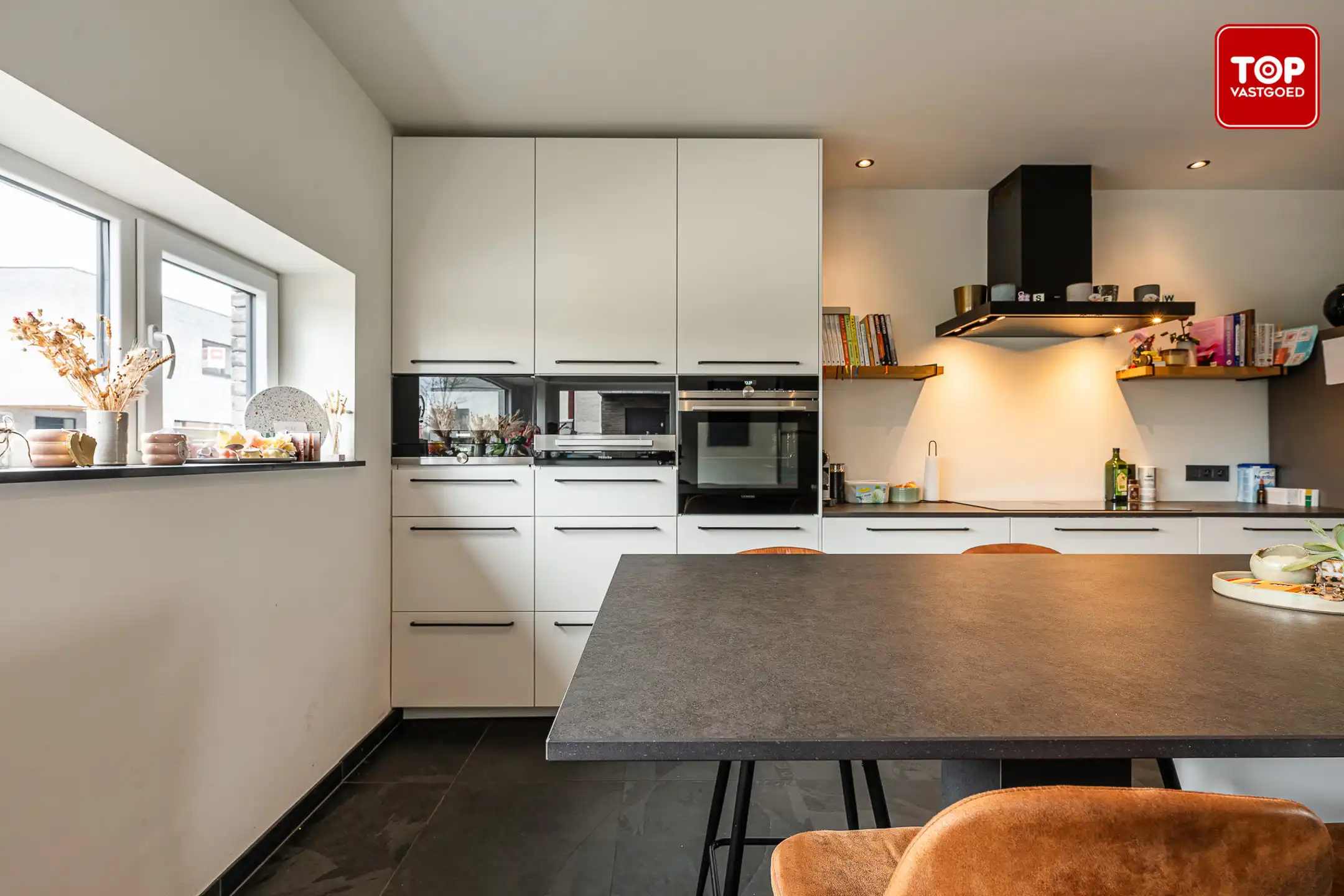 Stijlvolle en energiezuinige gezinswoning met hoogwaardige materialen en zonnige tuin foto 3