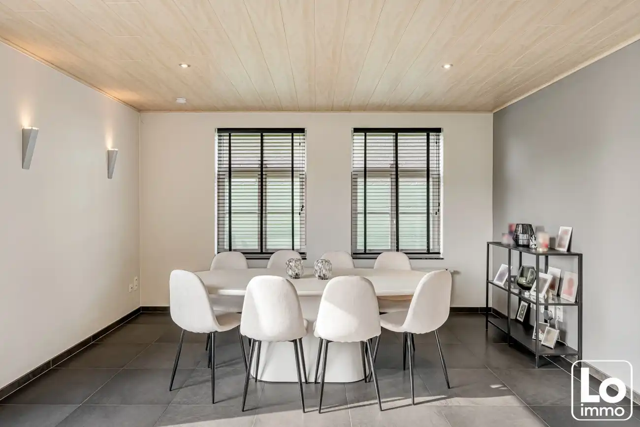 Instap klare ruime open woning met inpandige garage en een zuid georiënteerde tuin op een toplocatie nabij het centrum van Lochristi! foto 4