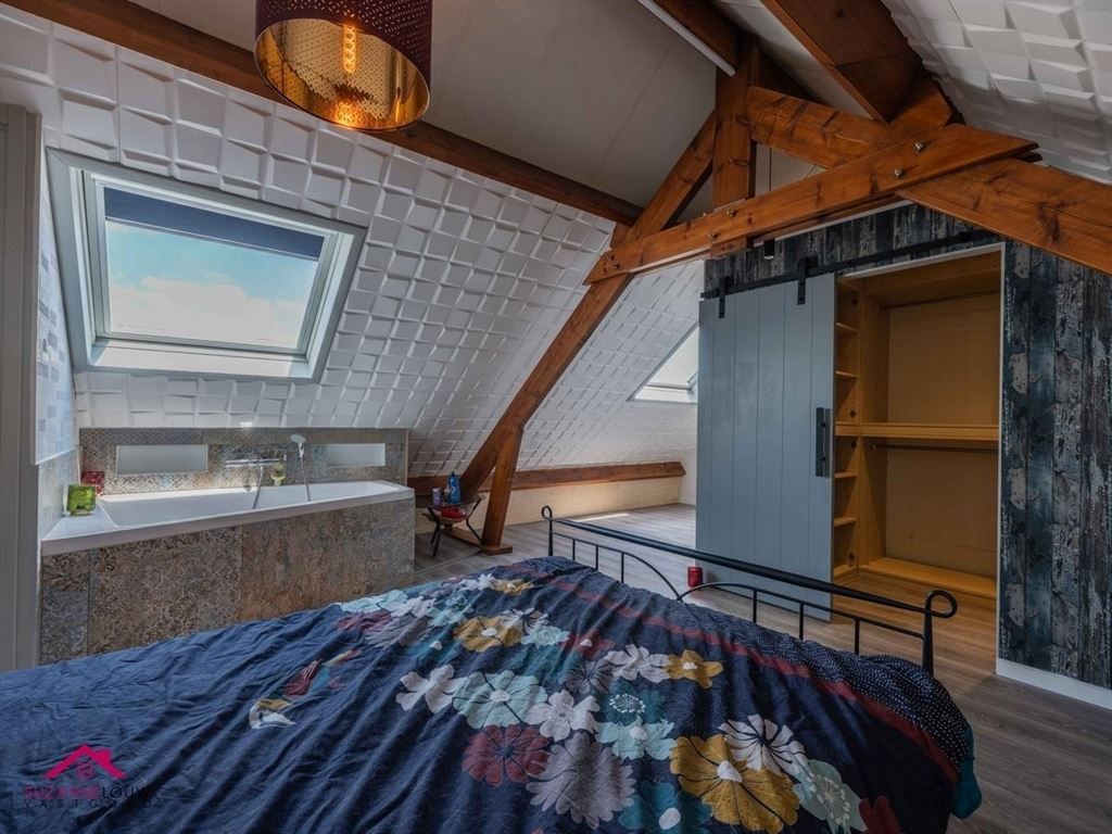 Stijlvol gerenoveerde verrassend ruime vrijstaande woning foto 34