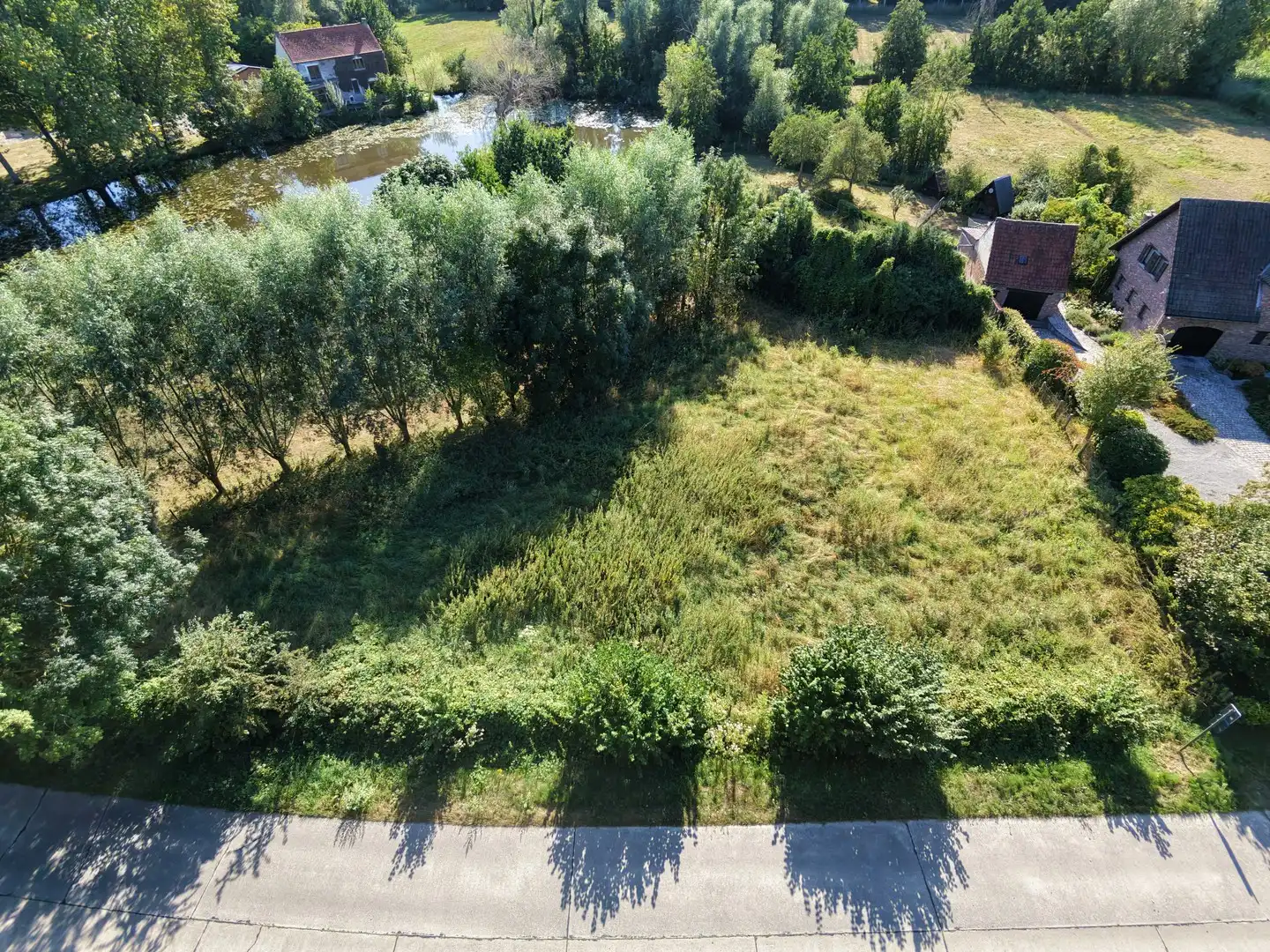 Toegankelijk stuk weidegrond op prachtige locatie foto 9