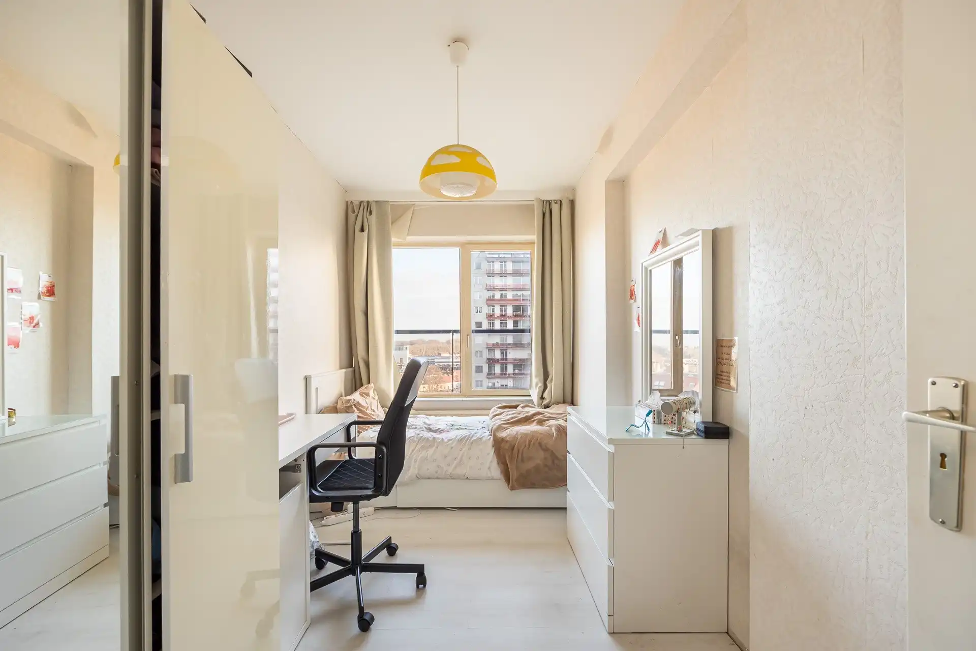 Ruim 3-slpk app met grote leefruimte en terras op 9de verd foto 10