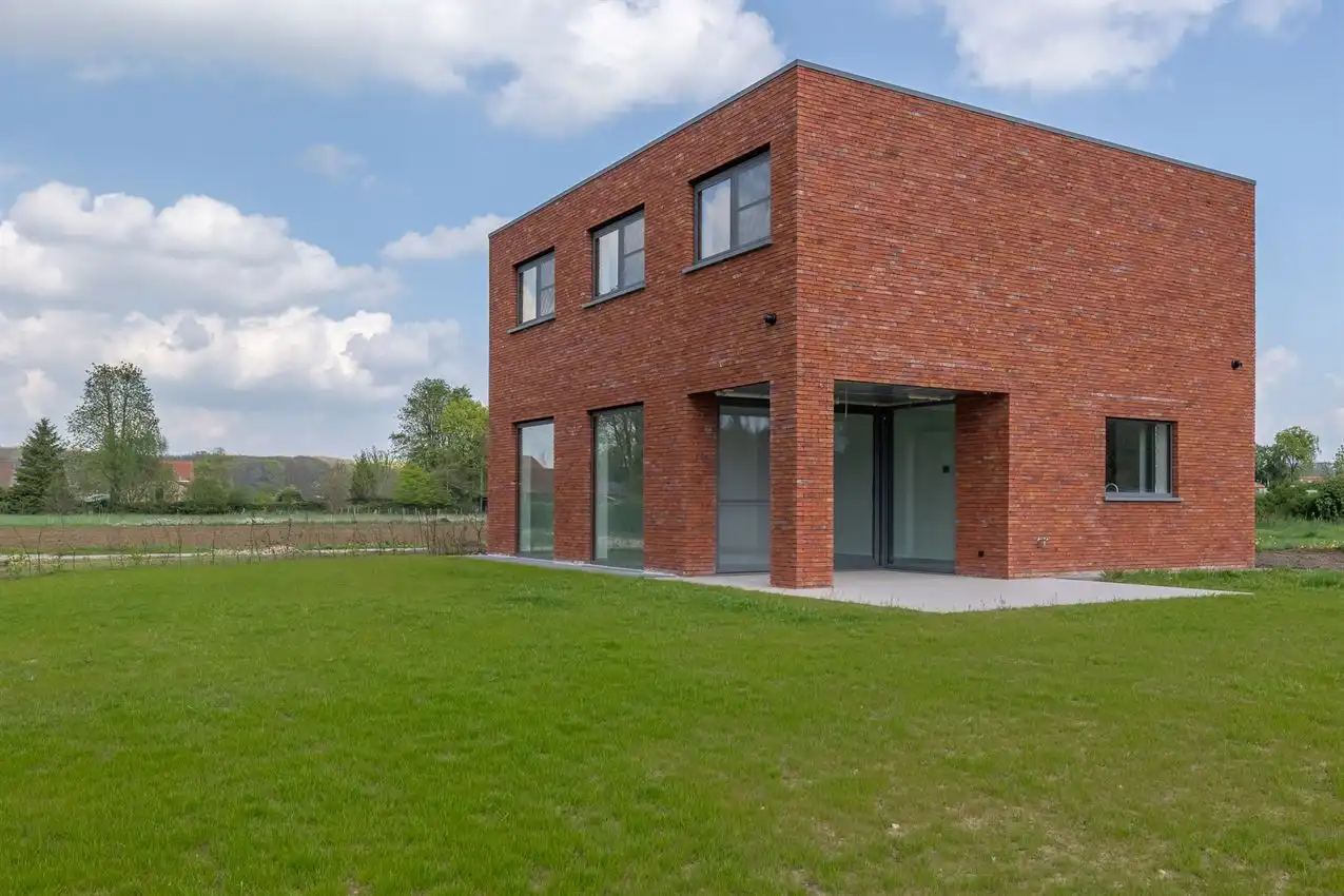 Nieuwbouwwoning, gunstig gelegen, 3 slpk, tuin, carport foto 4