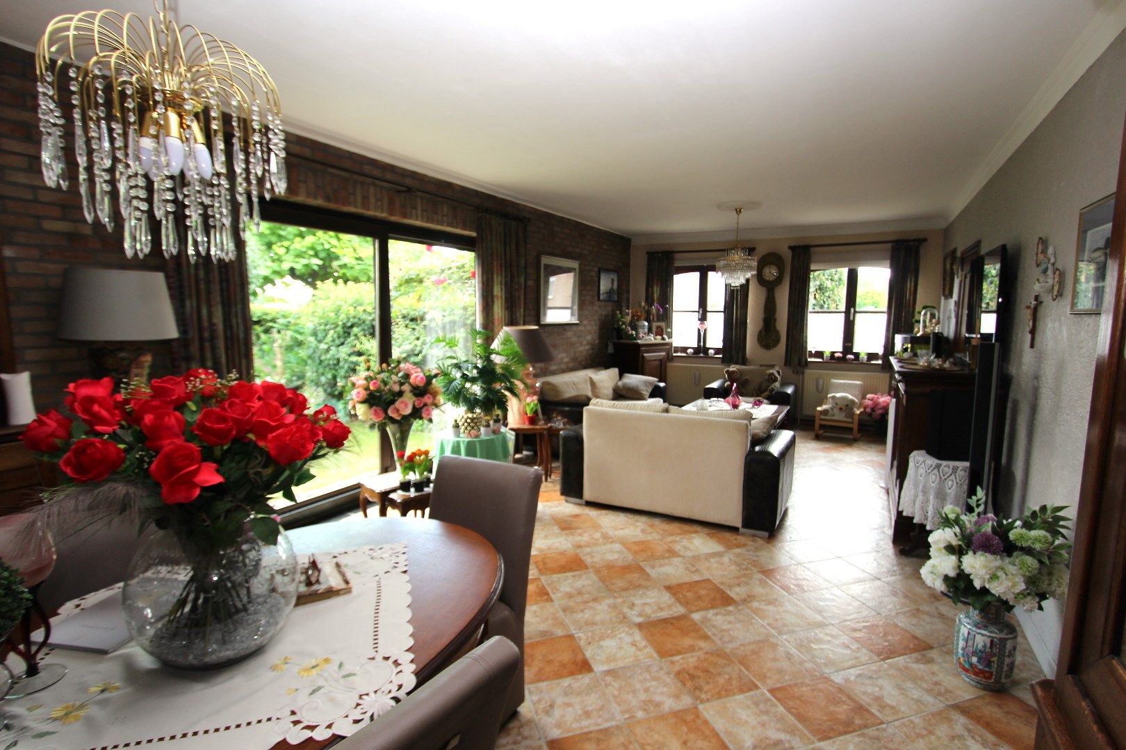 Charmante woning met veranda en mooie tuin in een rustige, landelijke omgeving foto 7