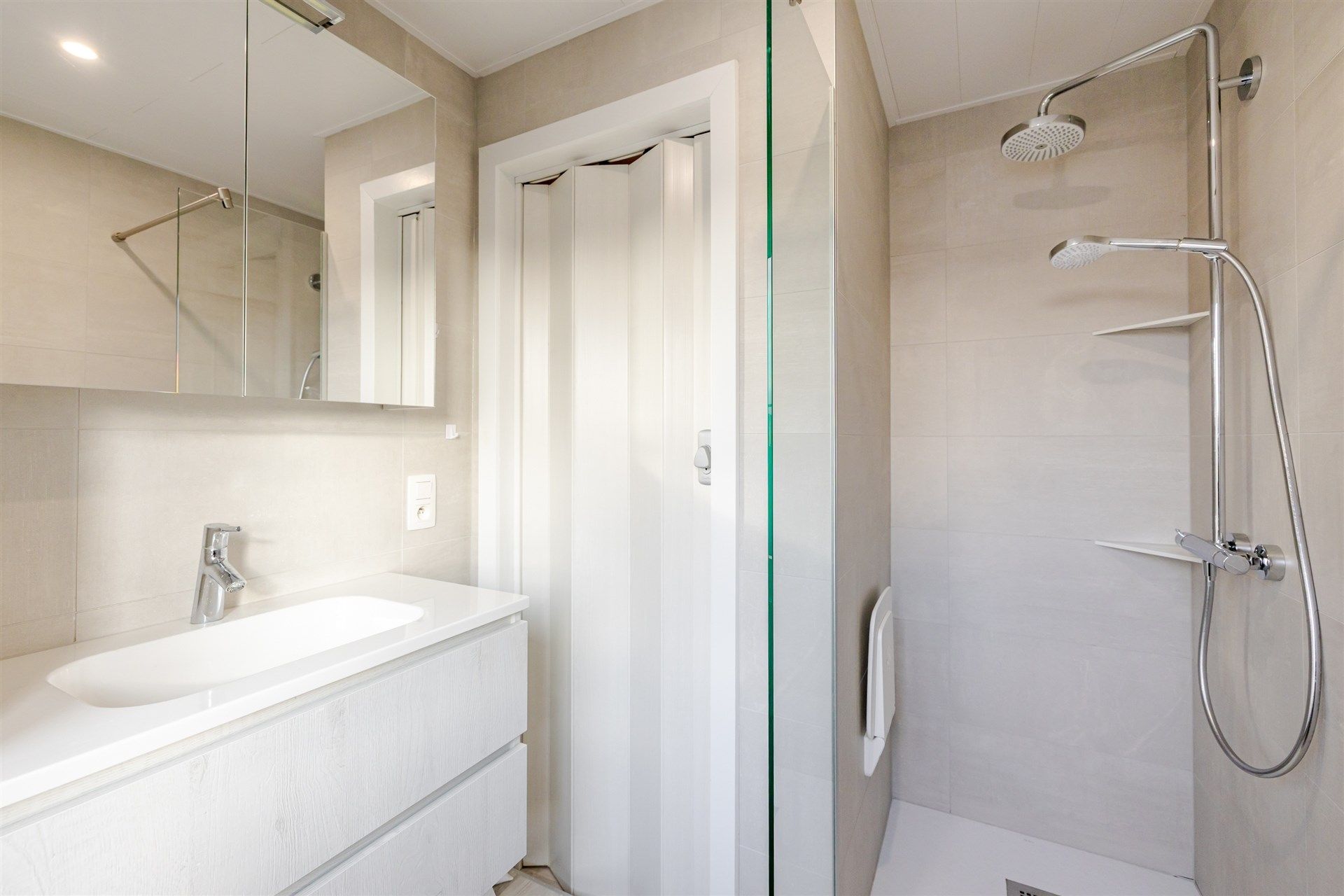 Instapklare woning met 3 slks, terras en garage foto 18