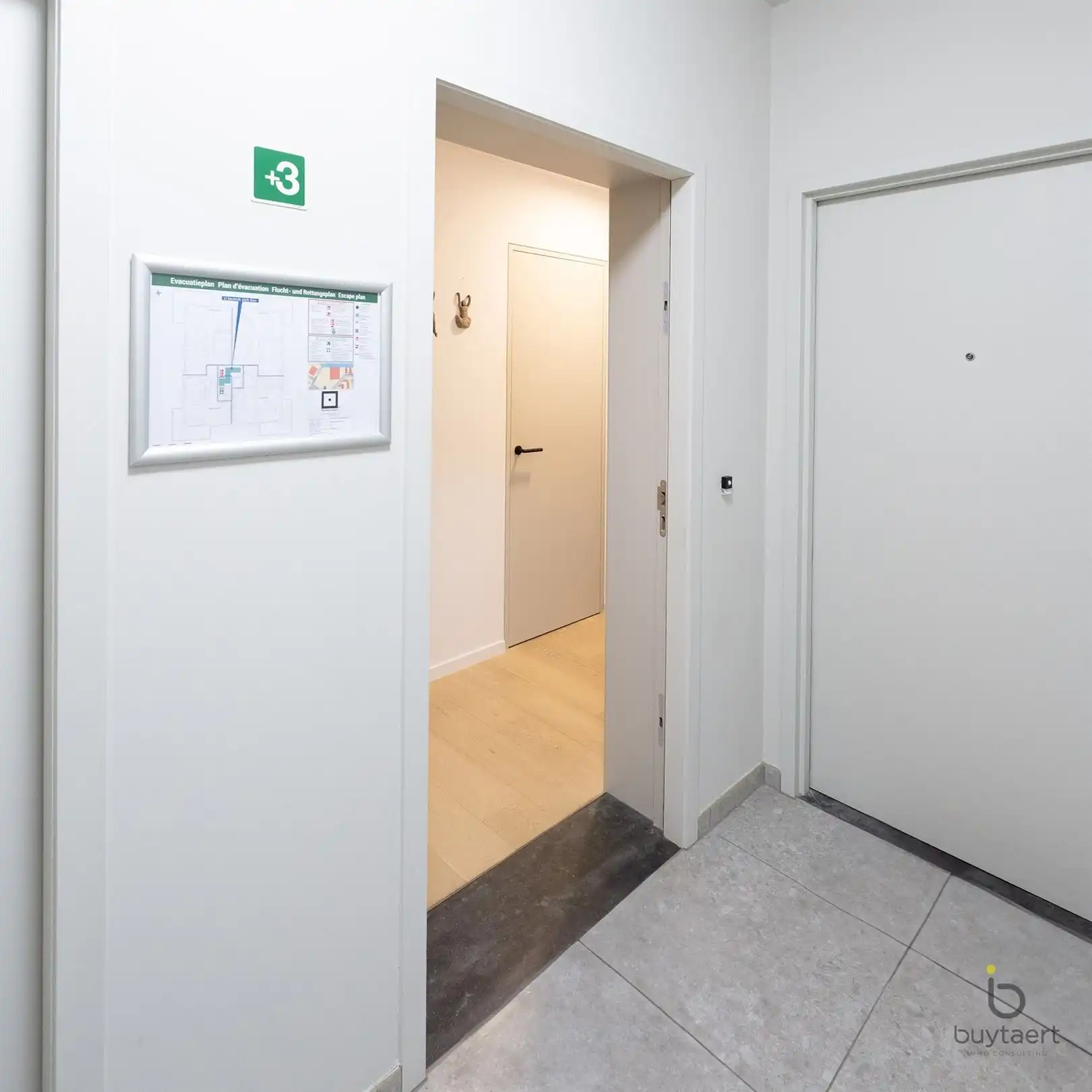 WONEN IN STIJL: een knap 2-slaapkamer appartement op de 3de verdieping met terras te Deurne-Zuid! foto 28