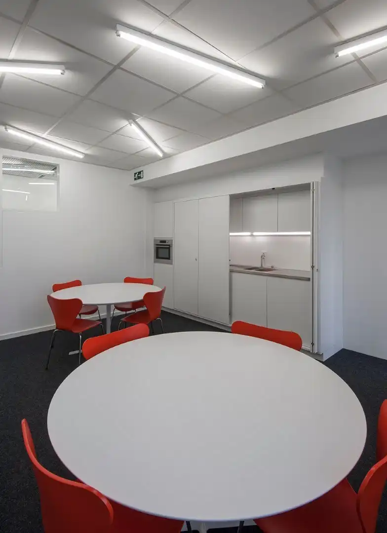 Perfect uitgerust kantoor (22 m²) met parking en alle faciliteiten inclusief, Torhout. foto 23