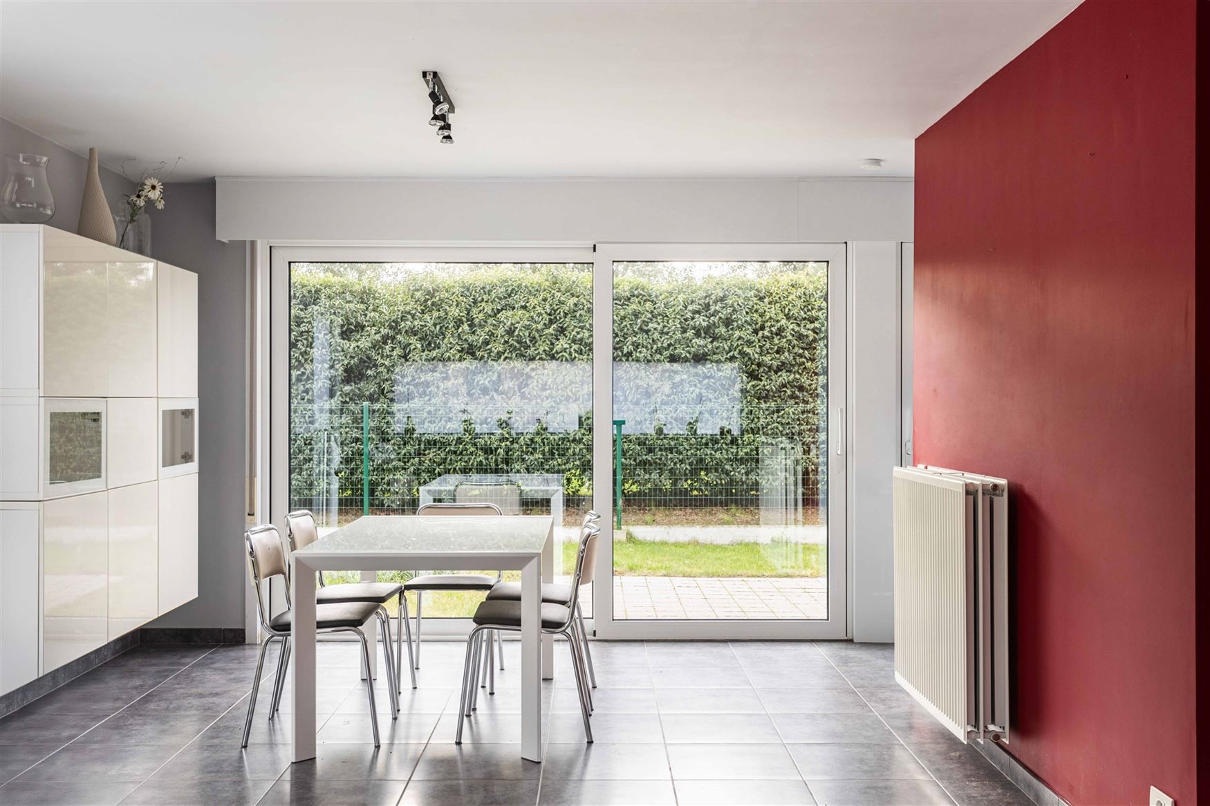 Ruime gezinswoning met zonnige tuin in Lievegem. foto 5