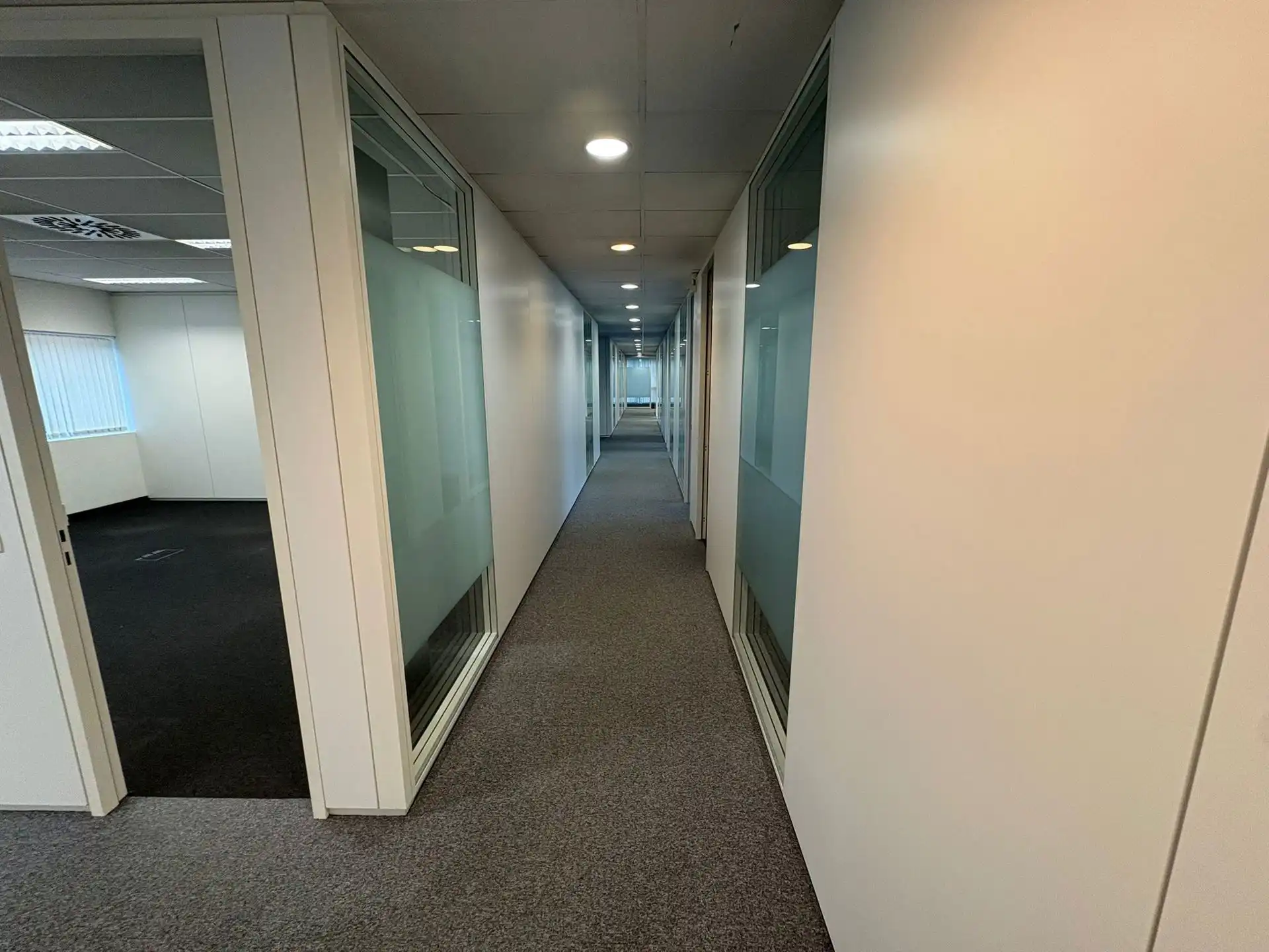 Kantoor 1.008 m² op het 1ste verdiep in het Axxes Business Park. foto 14