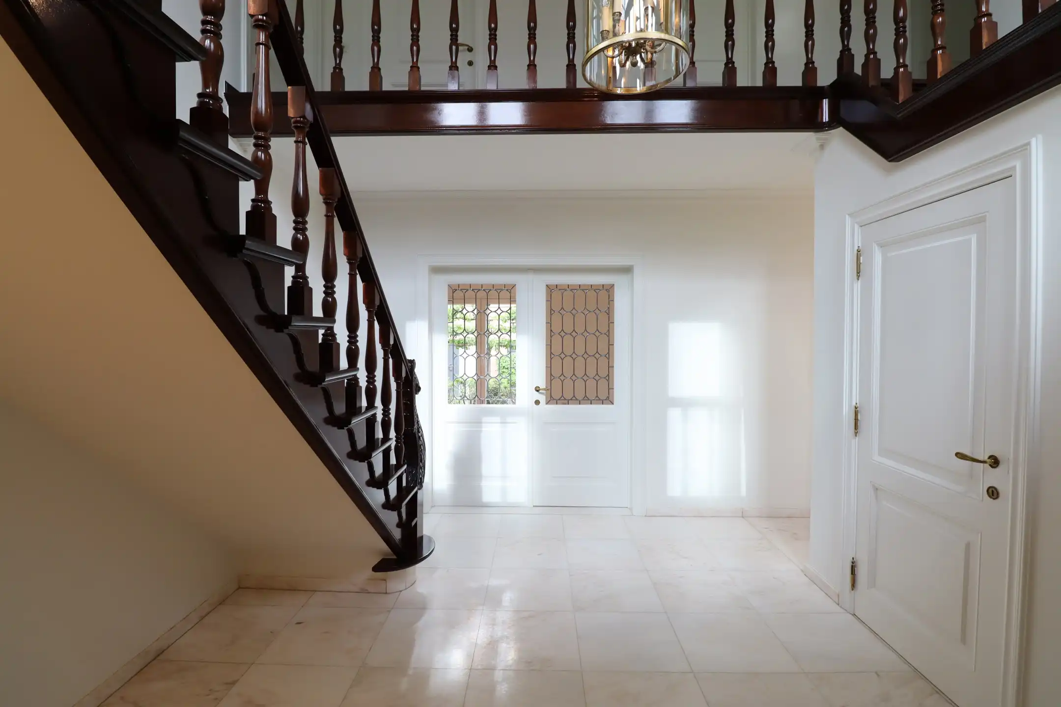 Ruim huis met tuin en Garage foto 2