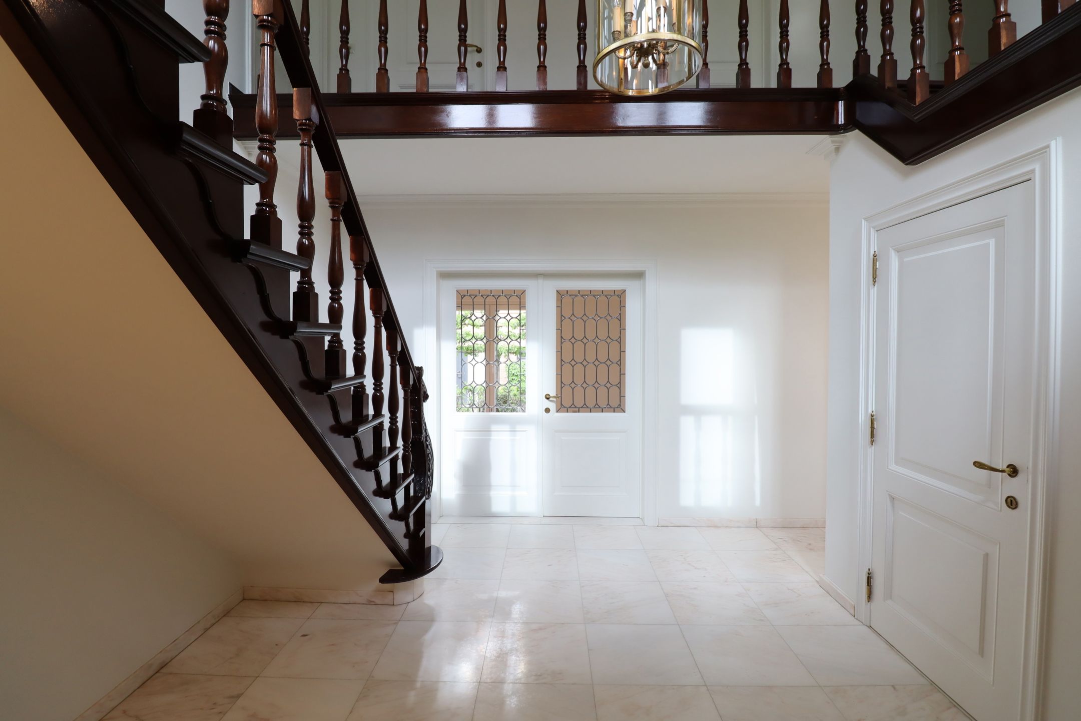 Ruim huis met tuin en Garage foto 2