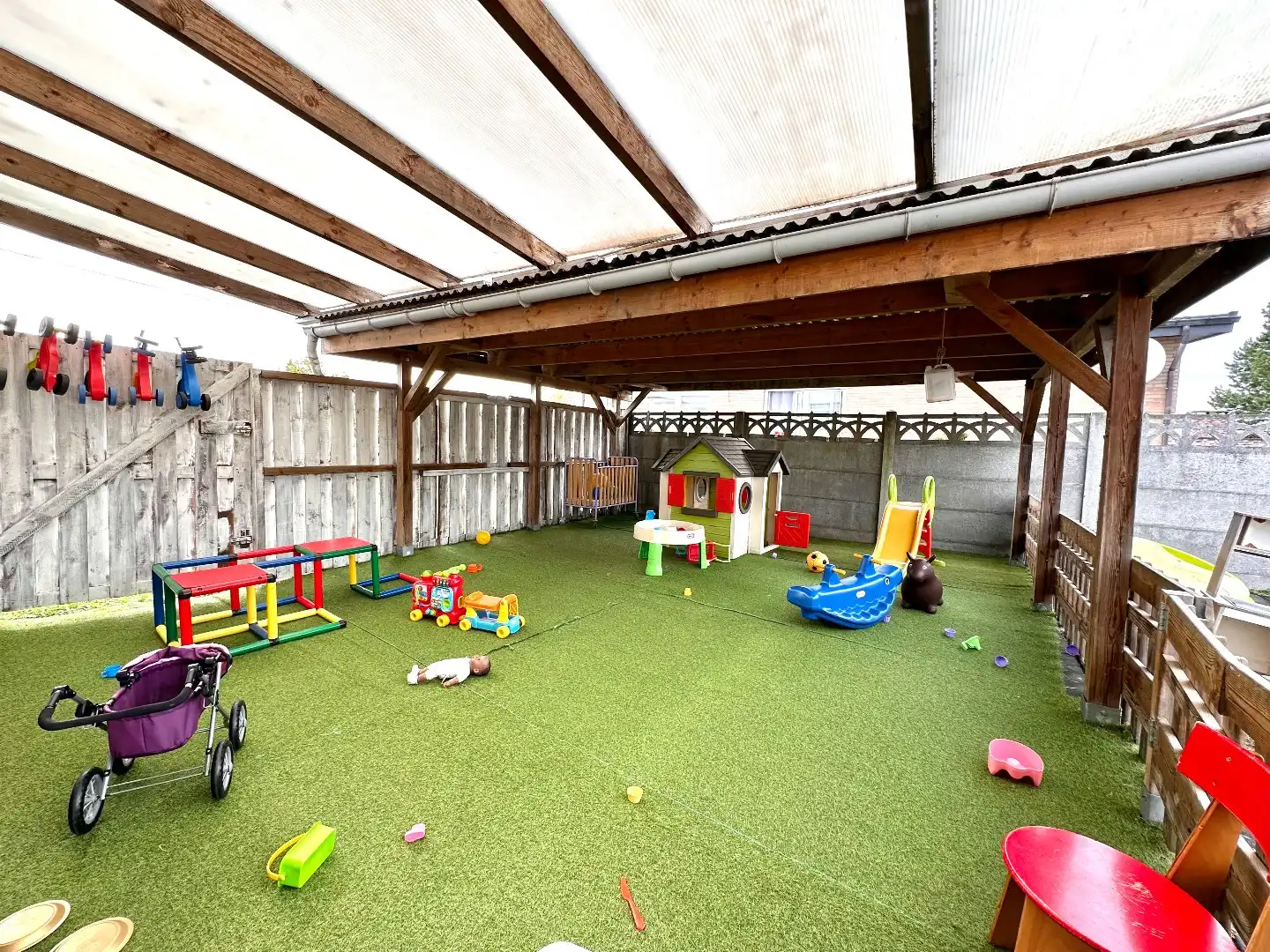 Veelzijdig handelshuis met ruime tuin – momenteel ingericht als crèche foto 18