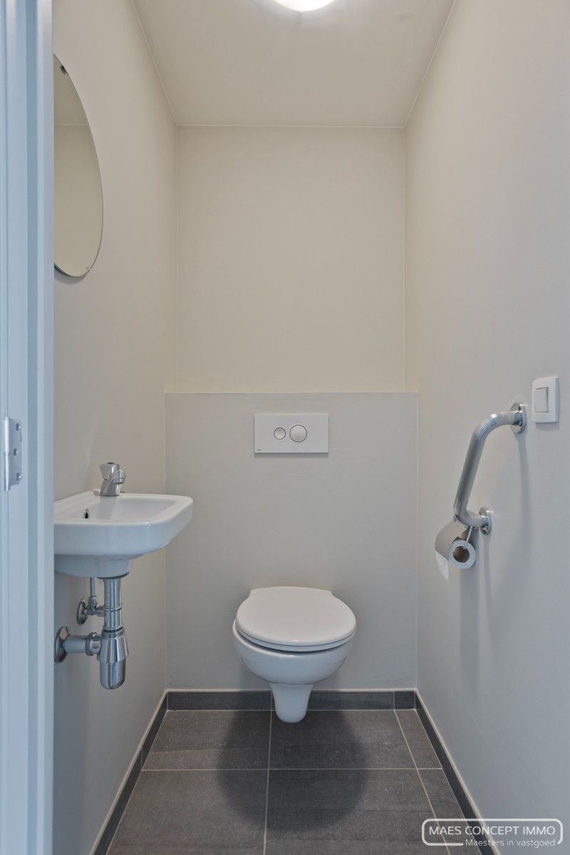 Ruim gelijkvloers 2-slaapkamerappartement in Jabbeke foto 14
