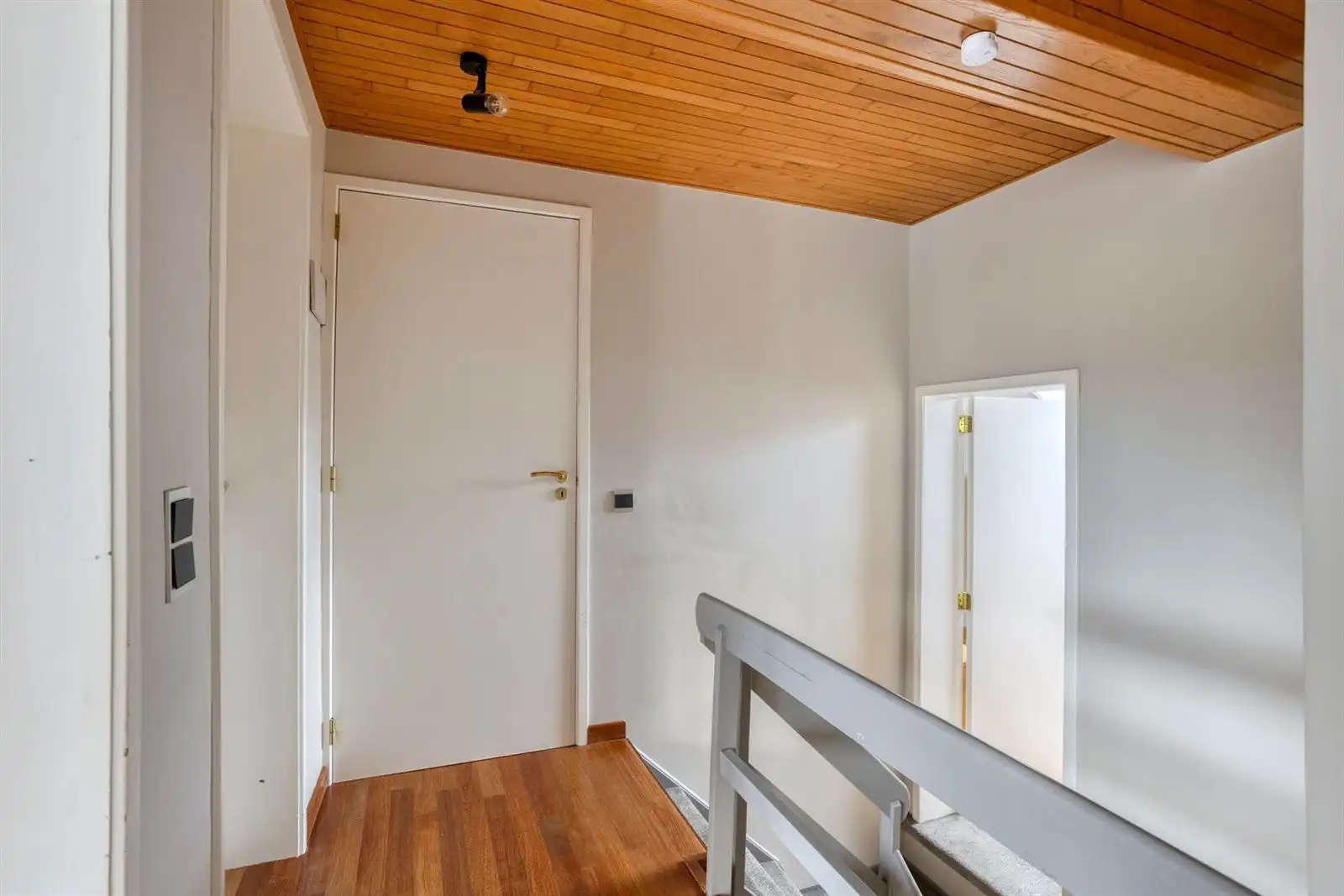 Goed gelegen woning met studio/atelier/bureau foto 14