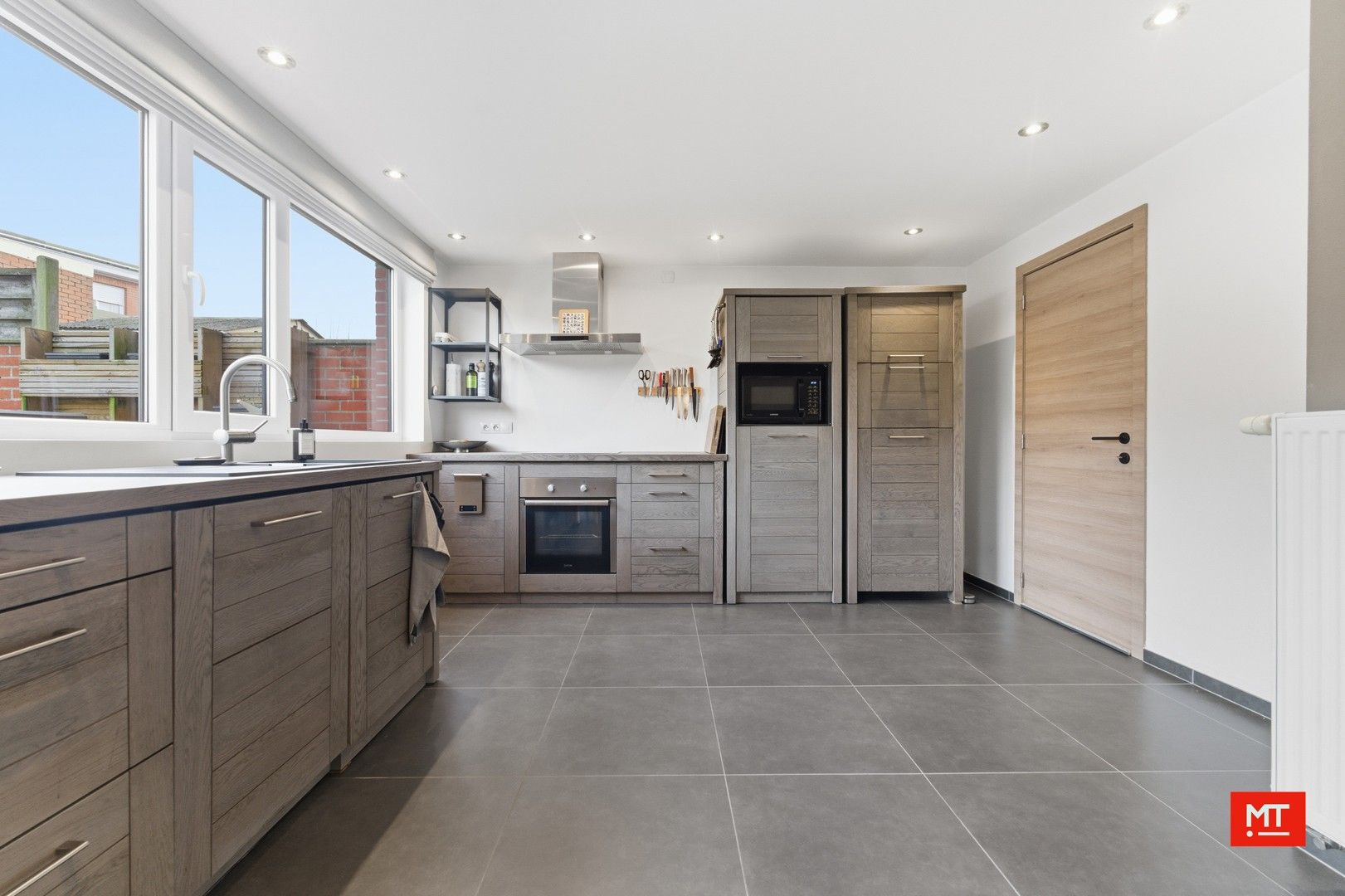 Instapklare halfopen bebouwing met 4 slaapkamers, tuin en garage op rustige ligging in Zonnebeke foto 5