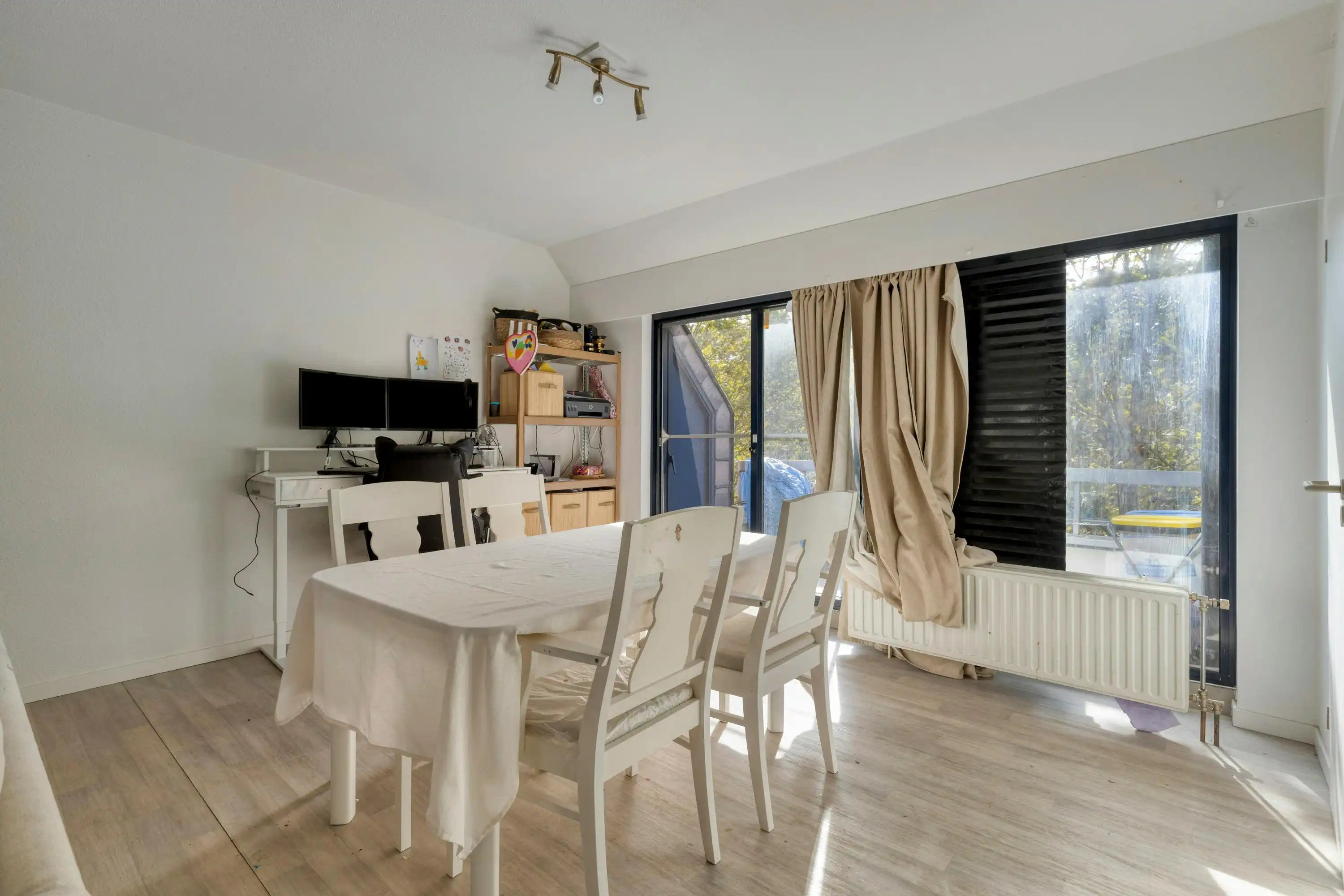 2-slaapkamerappartement met terras en parking in Laken foto 6