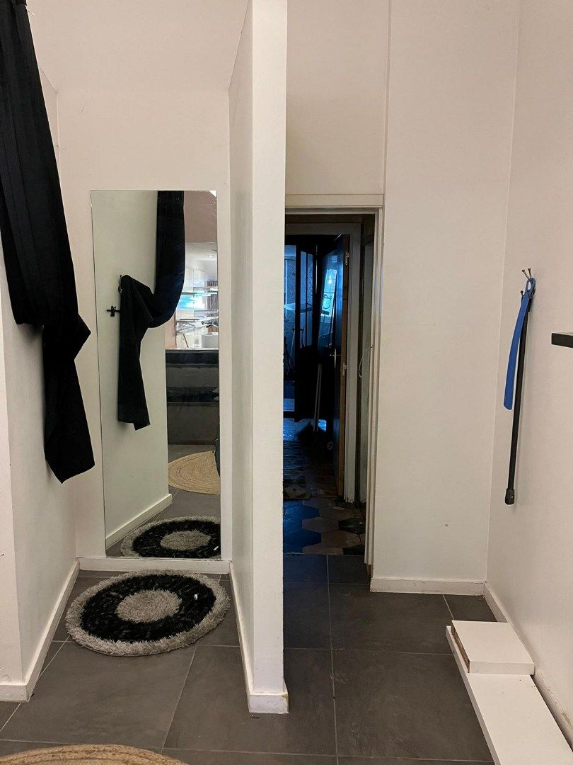 Een commercieel gelijkvloers van +-90,00m² foto 5