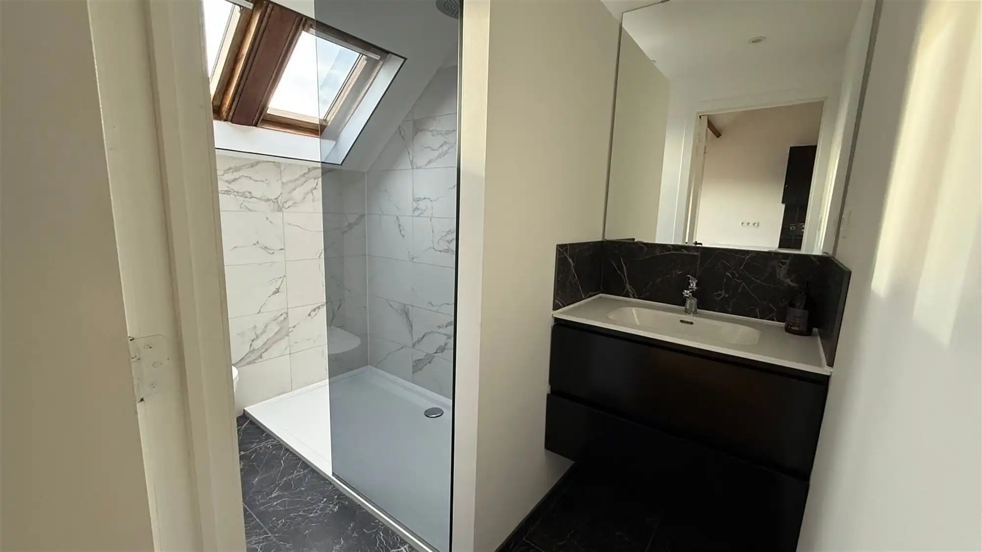 Gerenoveerde studio op toplocatie foto 11