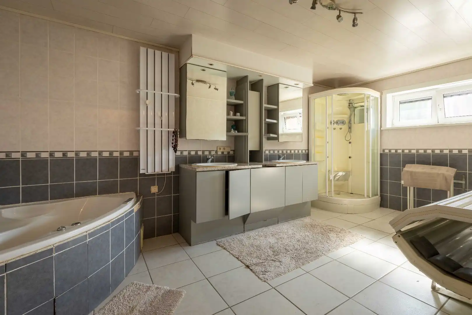 Opbrengsteigendom met handelszaak, atelier en 3 woningen. foto 21