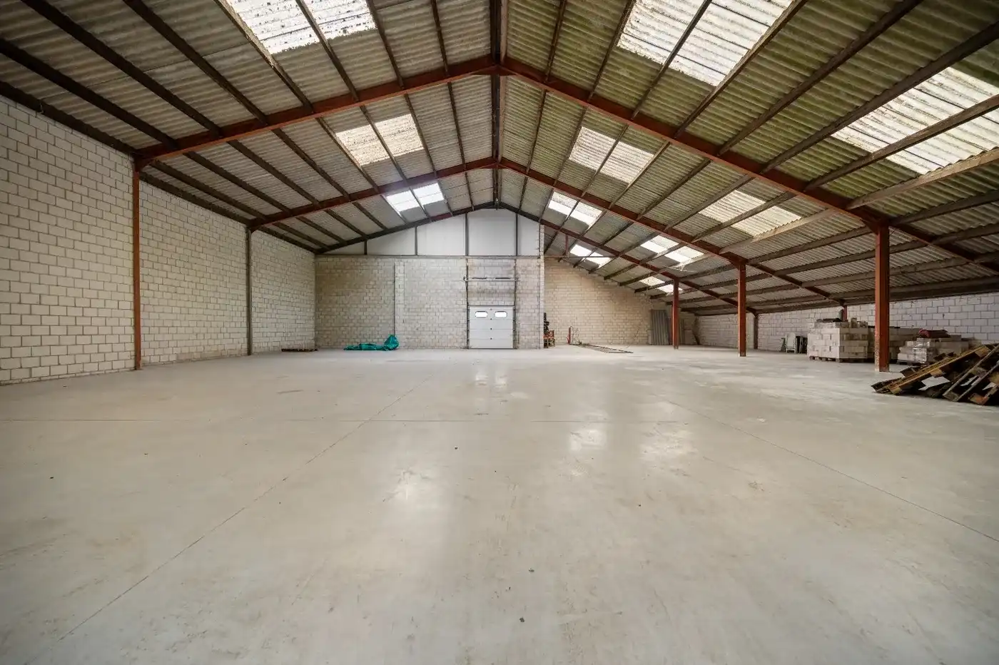 Te renoveren woning met ruime loods en stockagemogelijkheden  foto 2