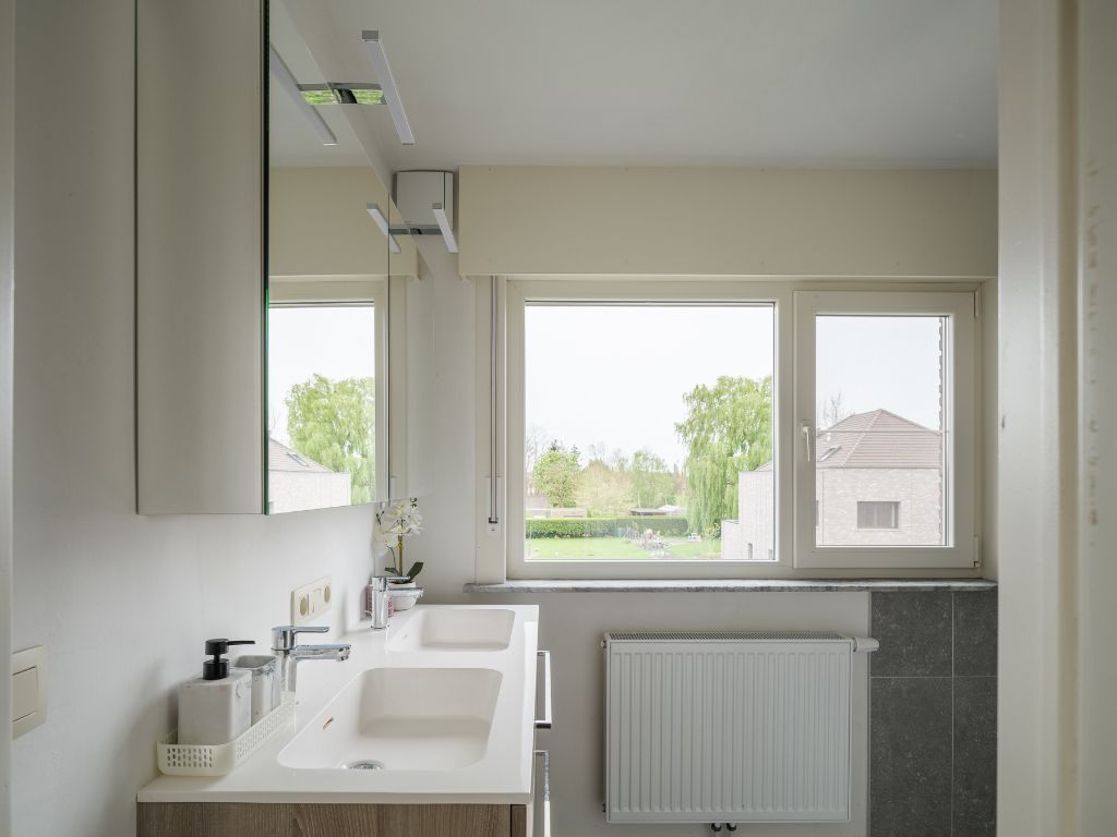 Merelbeke – op een boogscheut van Gent. Gunstig gelegen bel-étage woning (EPC B) met 4 kamers en een aangename tuin op een perceel van 245 m2. foto 14