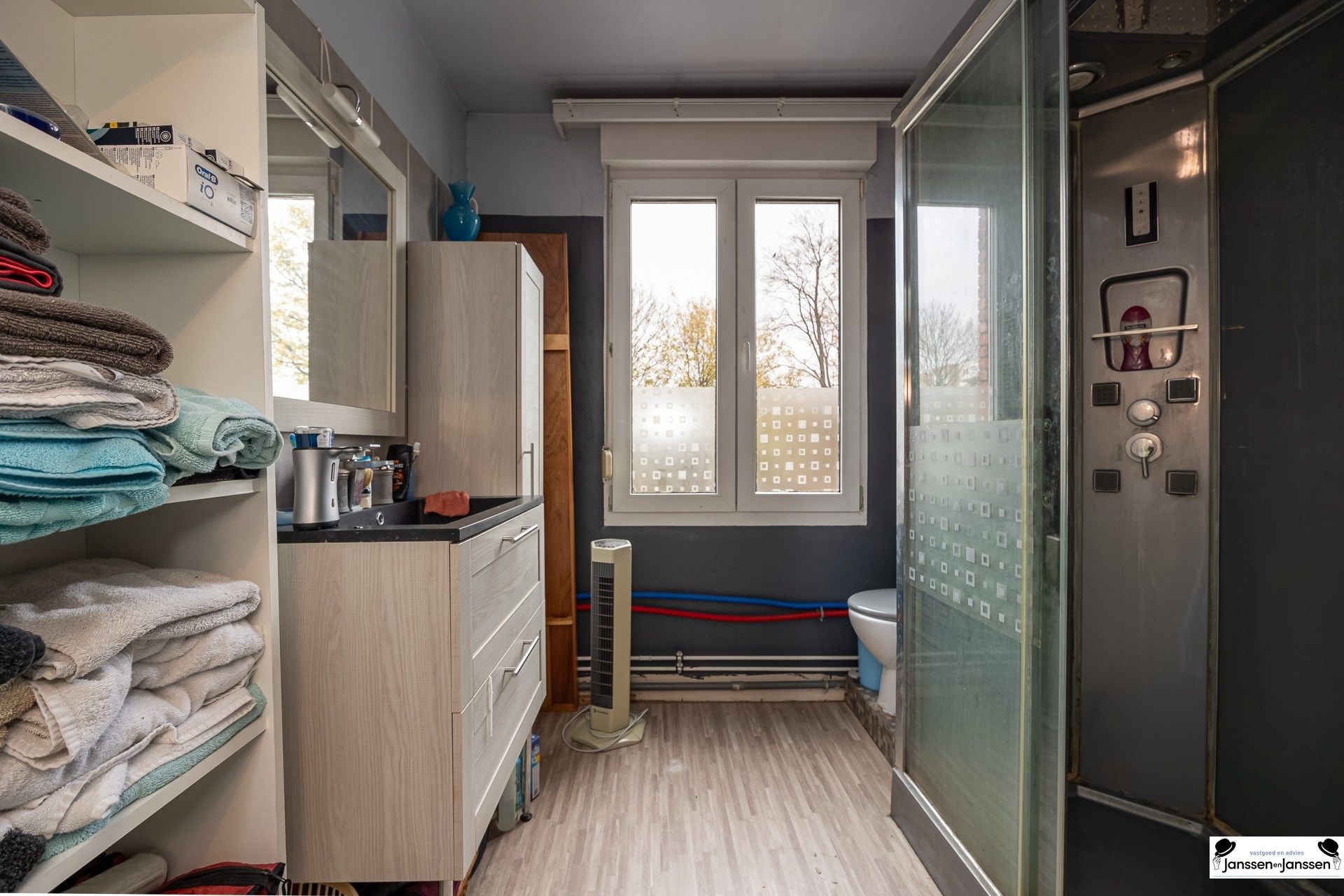 Te renoveren charmante woning met grote tuin foto 12