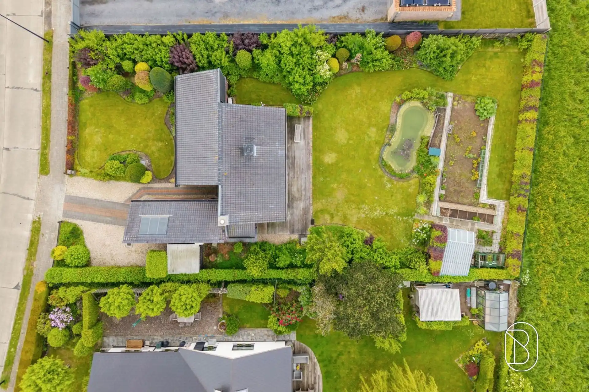 Mooi gelegen karaktervolle villa met tuin! foto 7