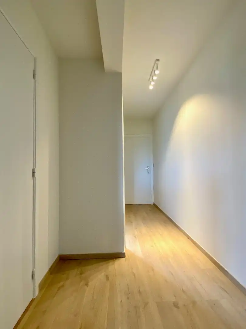 Ruim en lichtrijk appartement met 2 slaapkamers en autostaanplaats te huur in Kuurne! foto 7