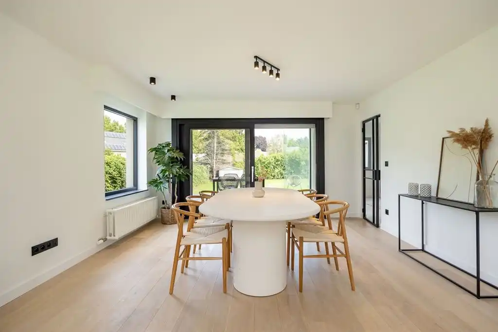 Stijlvol gerenoveerde villa met ruime tuin foto 3