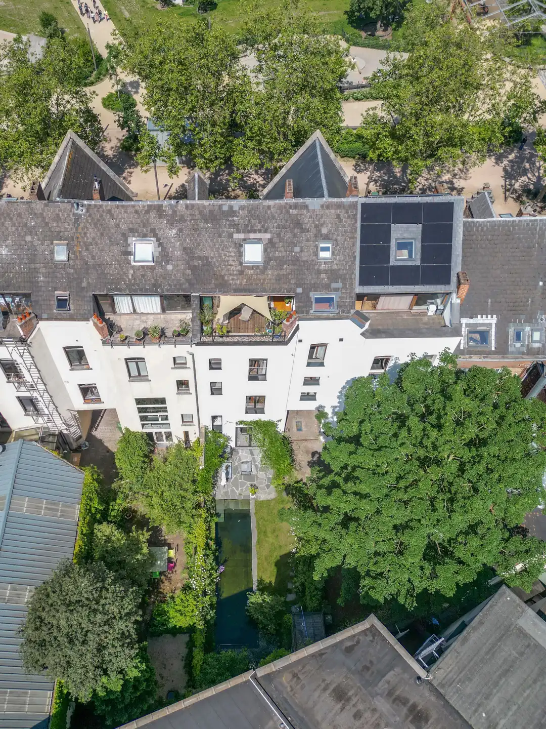 Uniek herenhuis met zwemvijver aan het Zuidpark foto 9