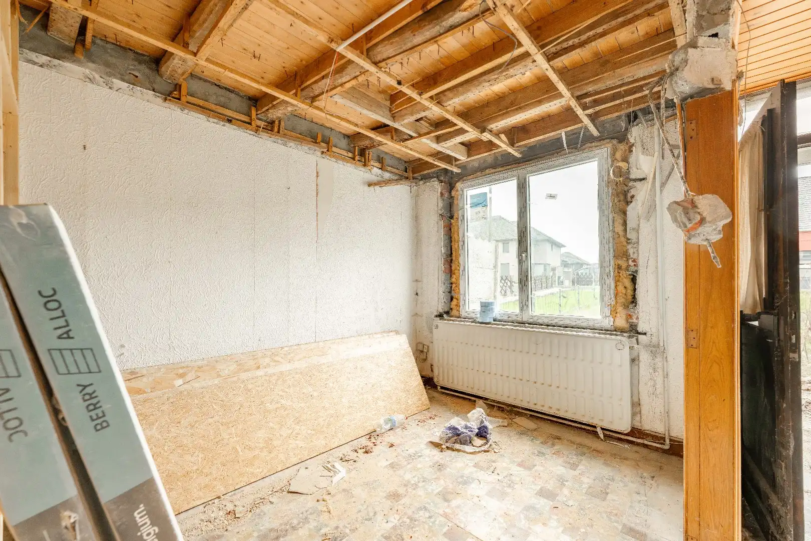 Verder te renoveren woning op toplocatie in Lichtervelde foto 4