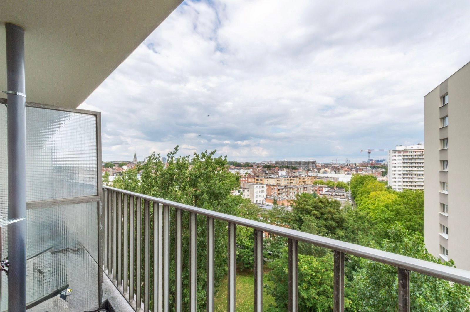 GOED GELEGEN STUDIO MET PANORAMISCH TERRAS ! foto 2