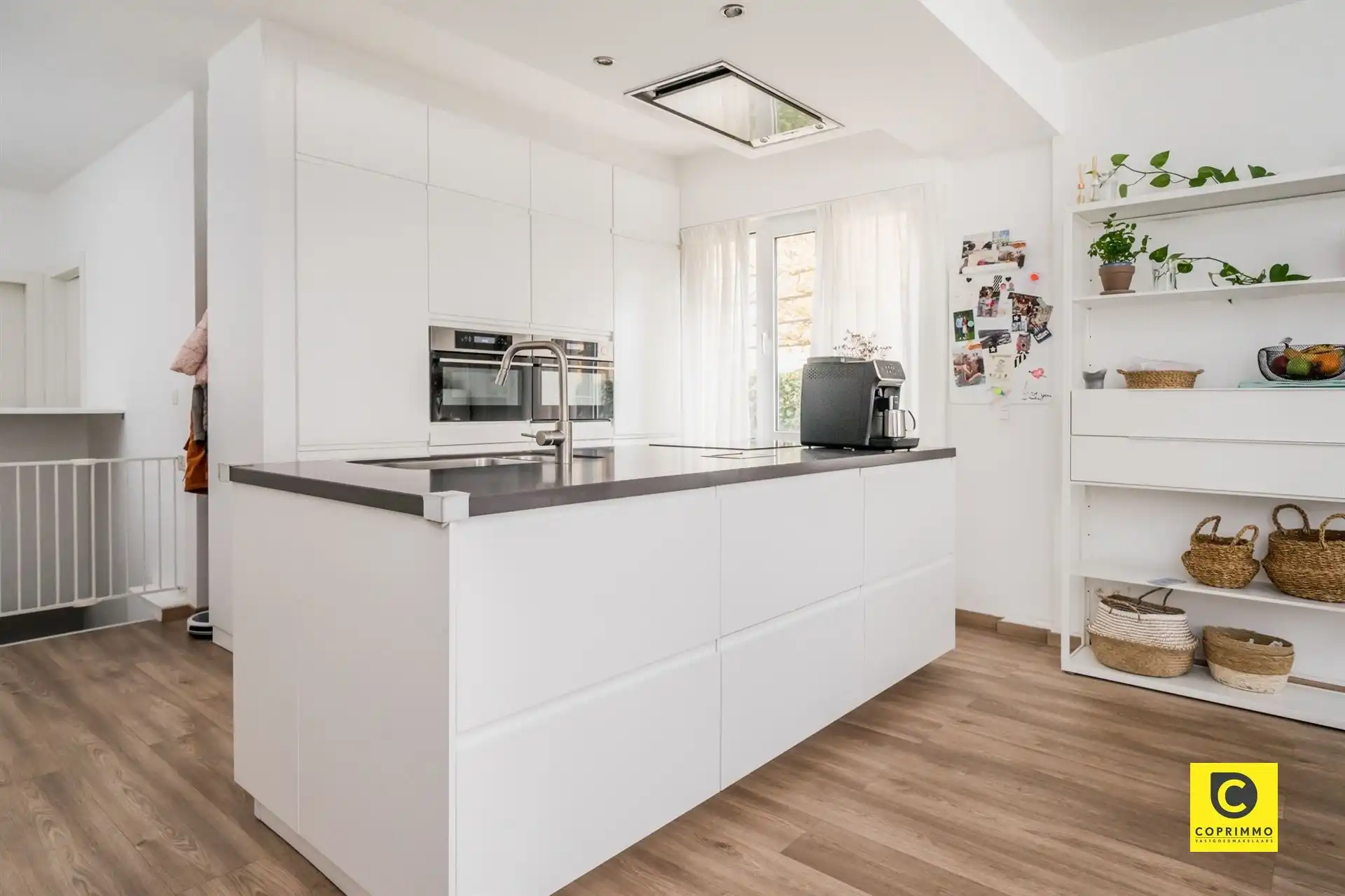 Ruim 3 slaapkamer appartement! foto 2