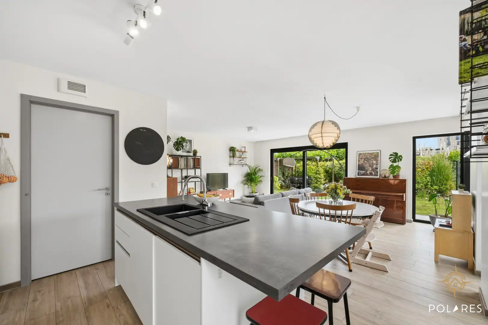 Instapklaar en energiezuining appartement met zonnige tuin en staanplaats foto 12