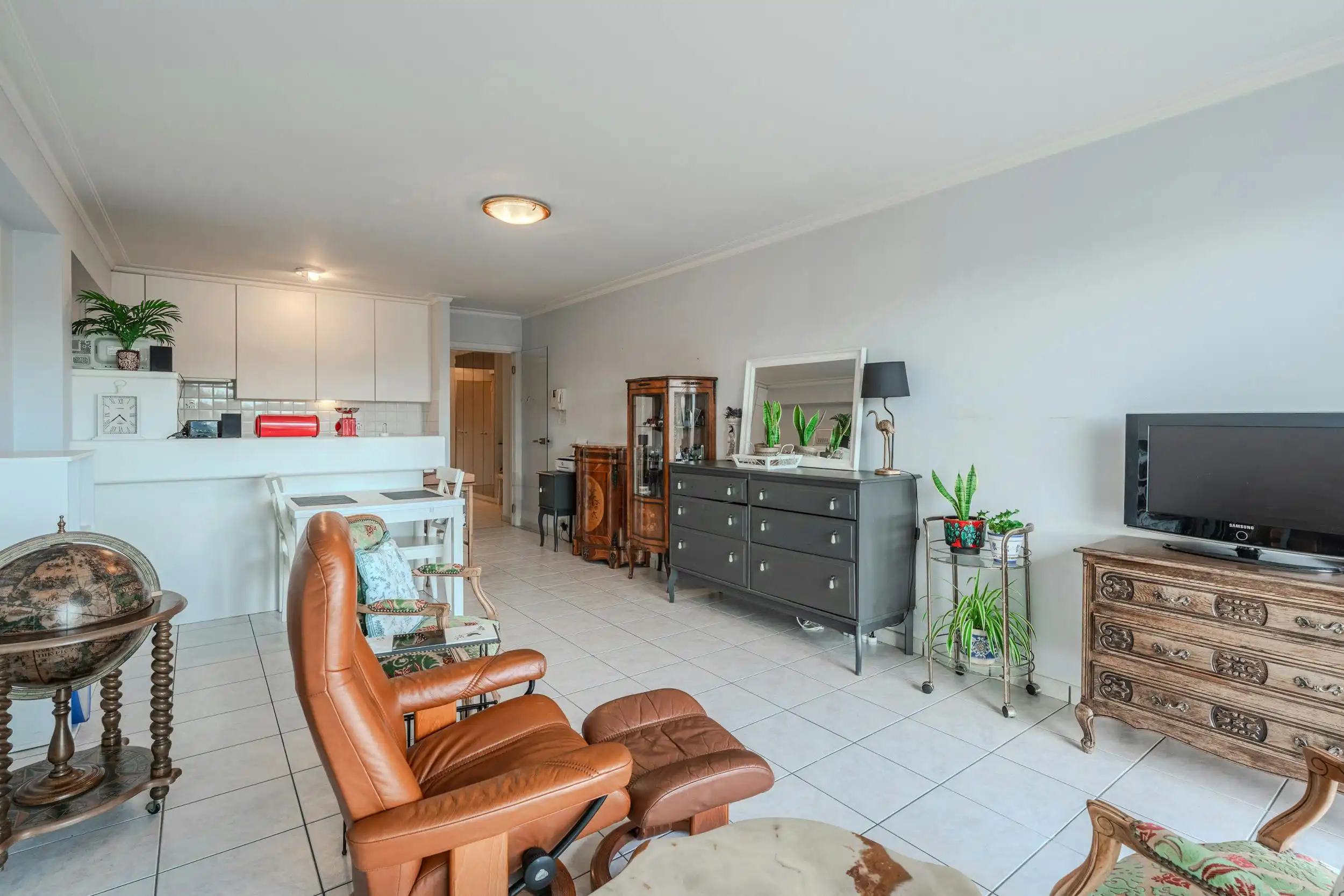 Mooi onderhouden drie slaapkamer appartement met terras! foto 10