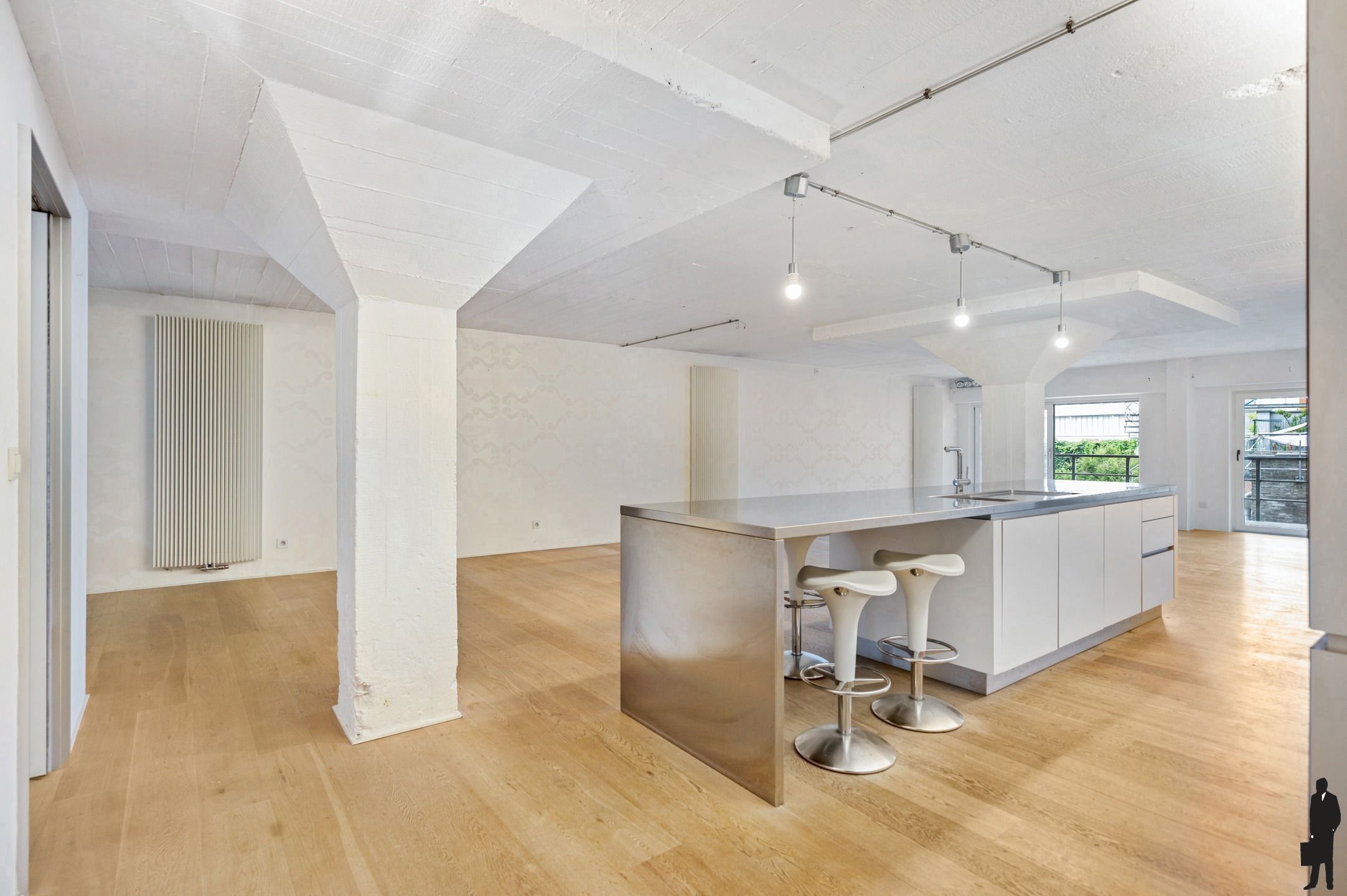 Tot in de puntjes afgewerkte loft (180m²) met terras en parking foto 11