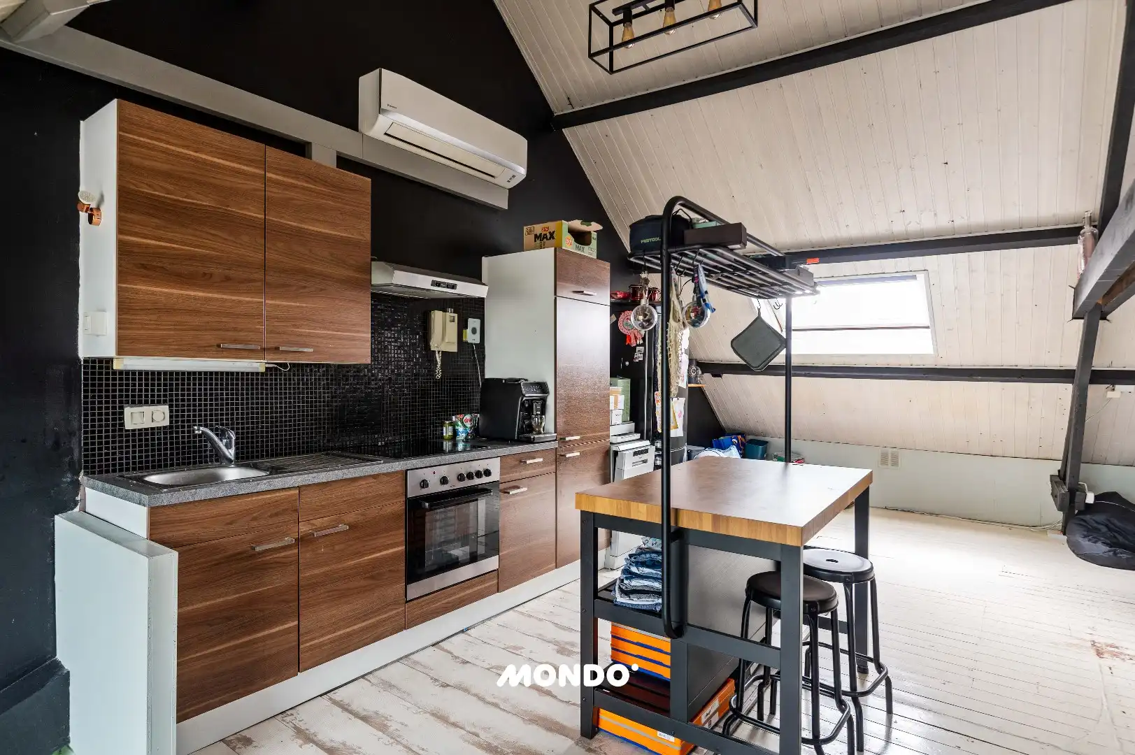 Ruime handelswoning met 2 handelsruimtes, 4 slaapkamers, garage, terras en zonnige tuin. foto 22