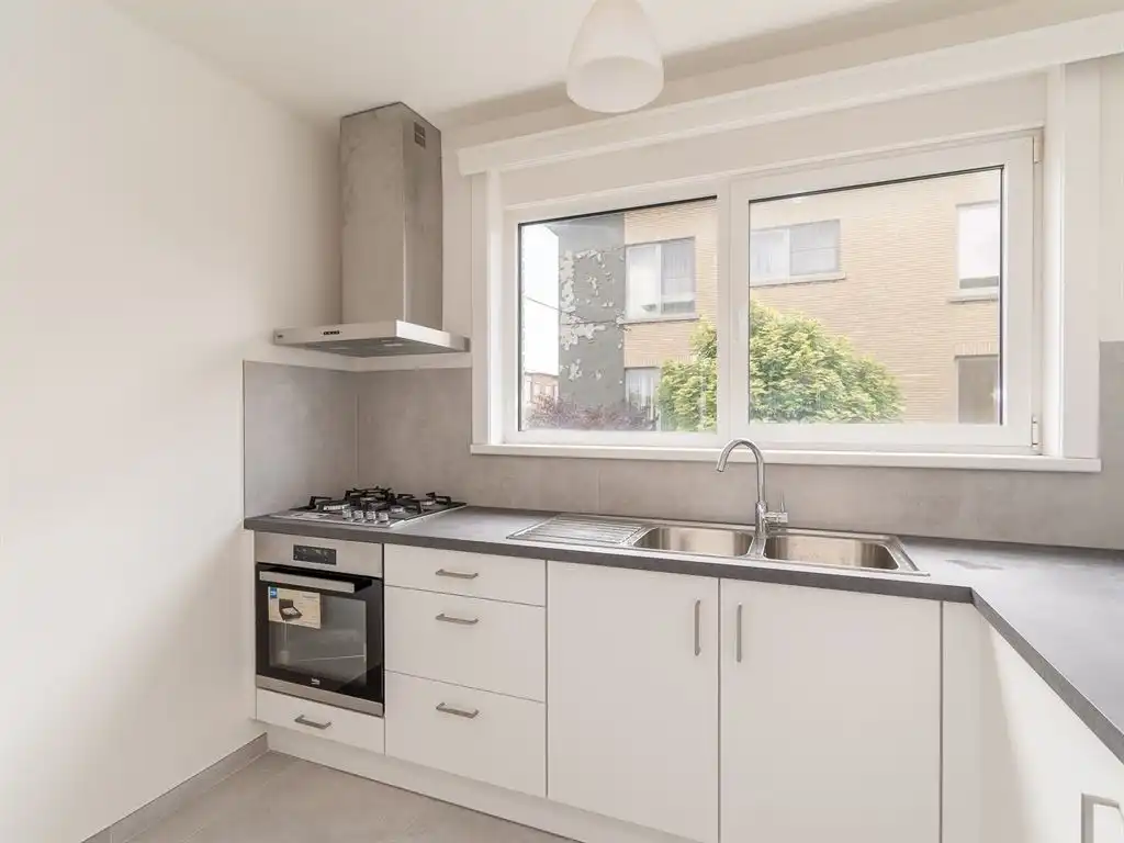 Gerenoveerd appartement met terras foto 4