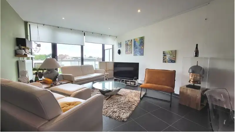 Instapklare 2-slaapkamerduplex met terras en carport te huur in Sijsele Damme foto 3