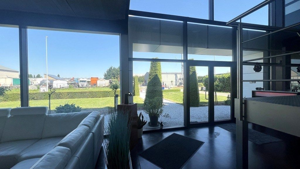 Bedrijfspand met appartement te koop nabij N47 in Lebbeke foto 4