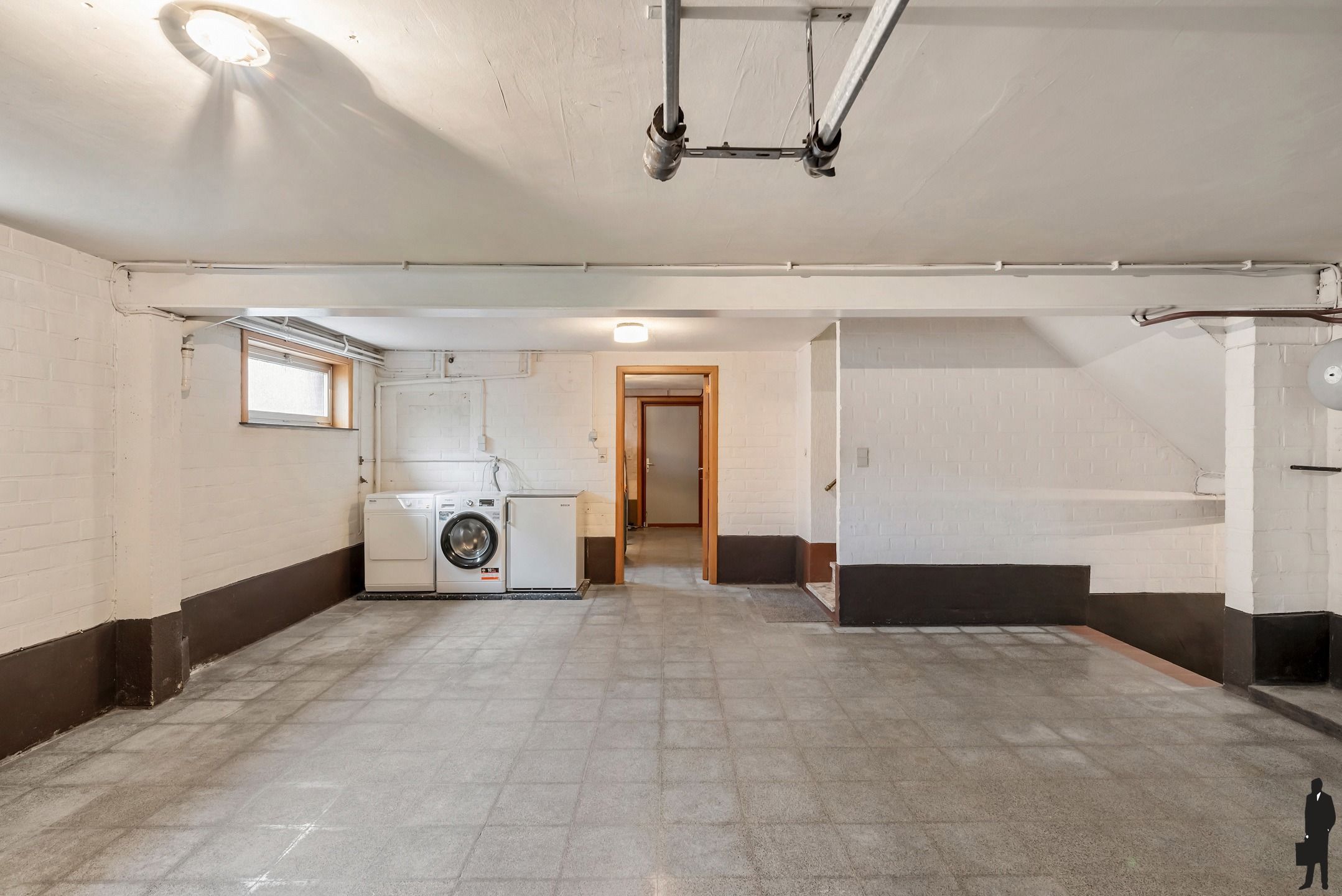 Ruime en rustig gelegen villa (341 m²) met 5 slk op een mooi perceel van 942 m². foto 27